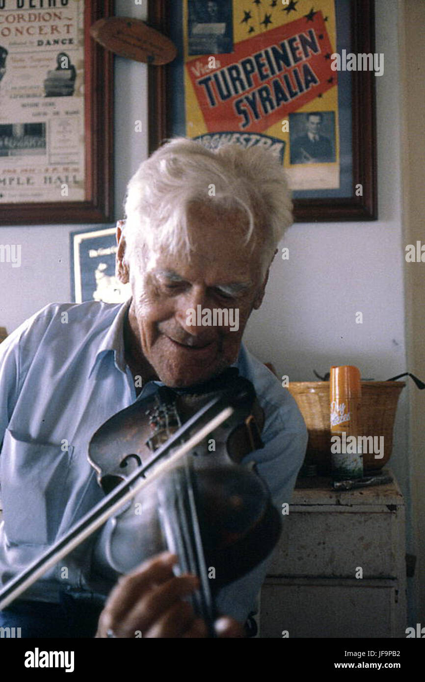 Finnish fiddler William Syralia at his home - Lake Worth 35343989301 o Stock Photo