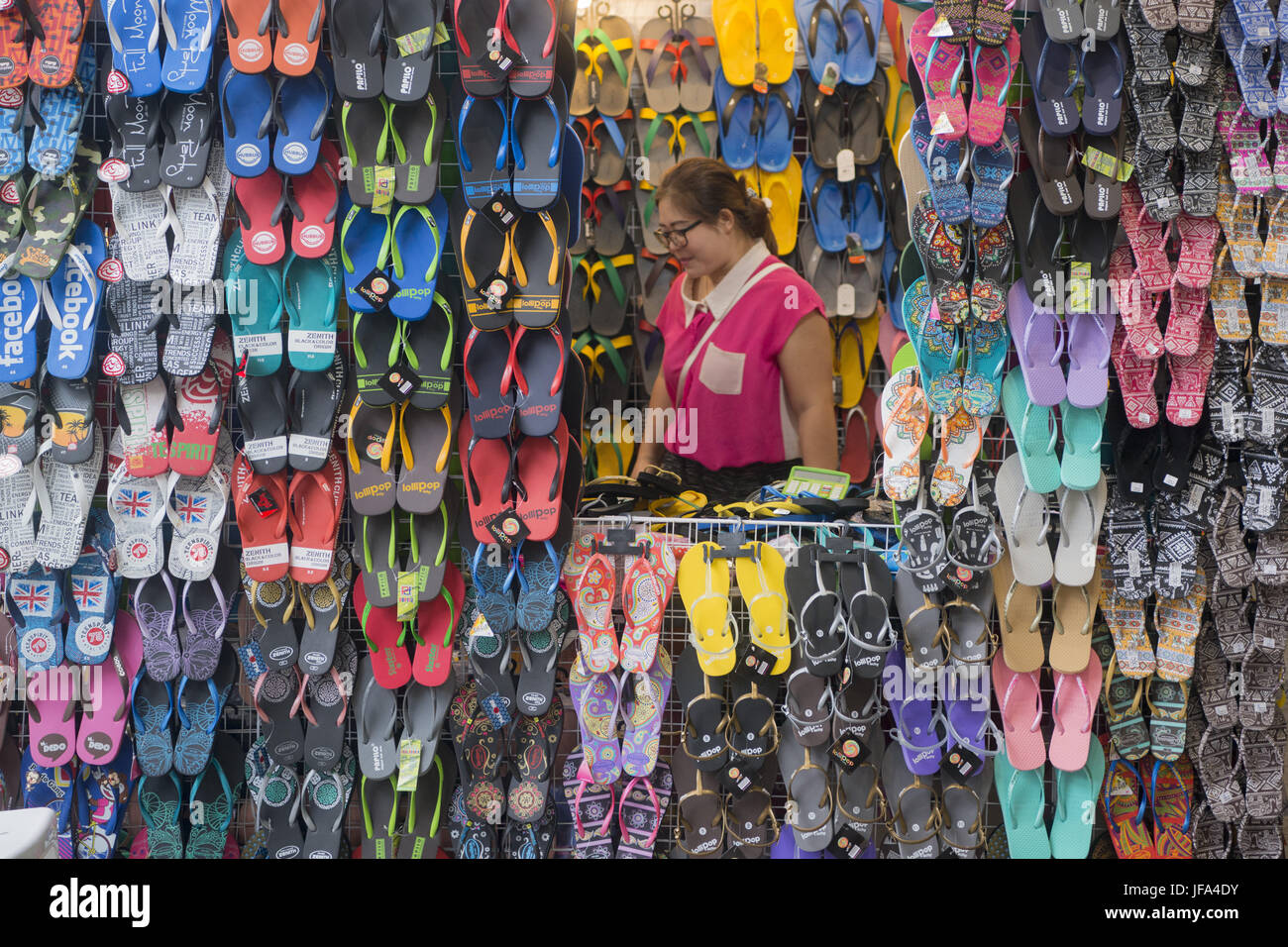Thailand से आया कंटेनर लेकर नया माल |First Copy Shoes In Delhi | Shoes  Wholesale Market | Agra Shoes - YouTube