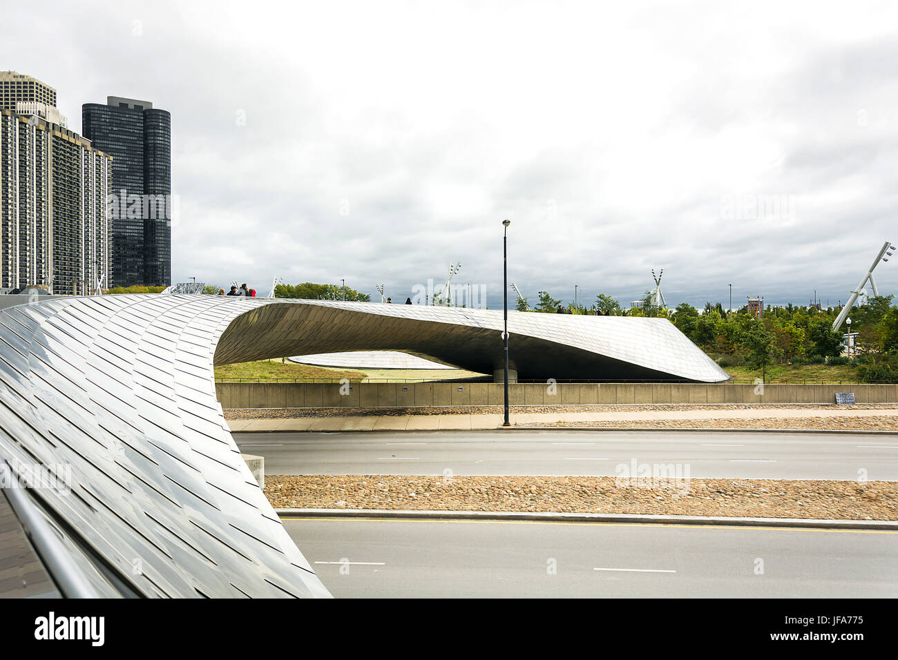 Bp pedestrian bridge in millennium park hi-res stock photography and ...