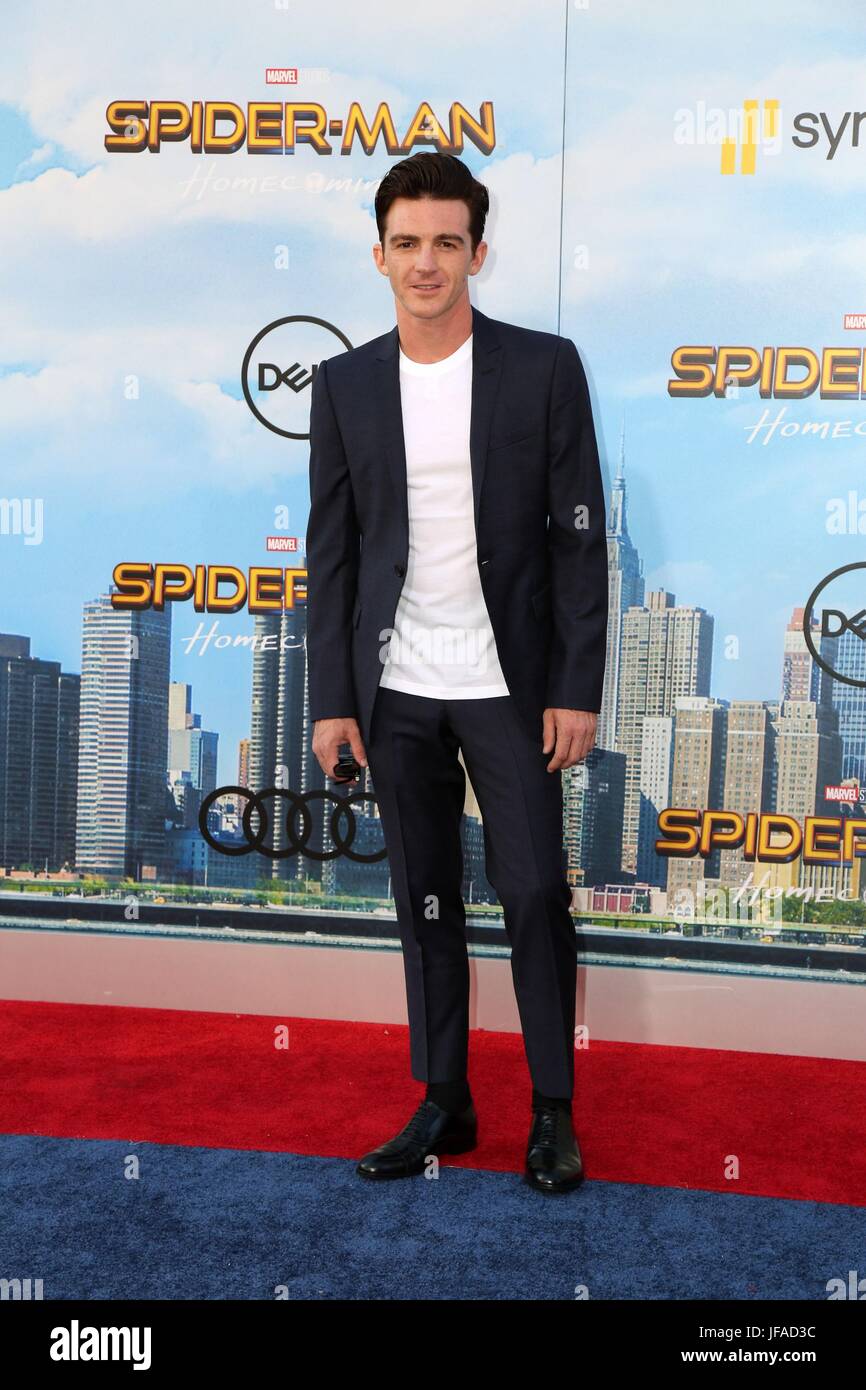 Drake Bell at arrivals for SPIDER-MAN: HOMECOMING Premiere, TCL Chinese  Theatre (formerly Grauman's), Los Angeles, CA June 28, 2017. Photo By:  Priscilla Grant/Everett Collection Stock Photo - Alamy