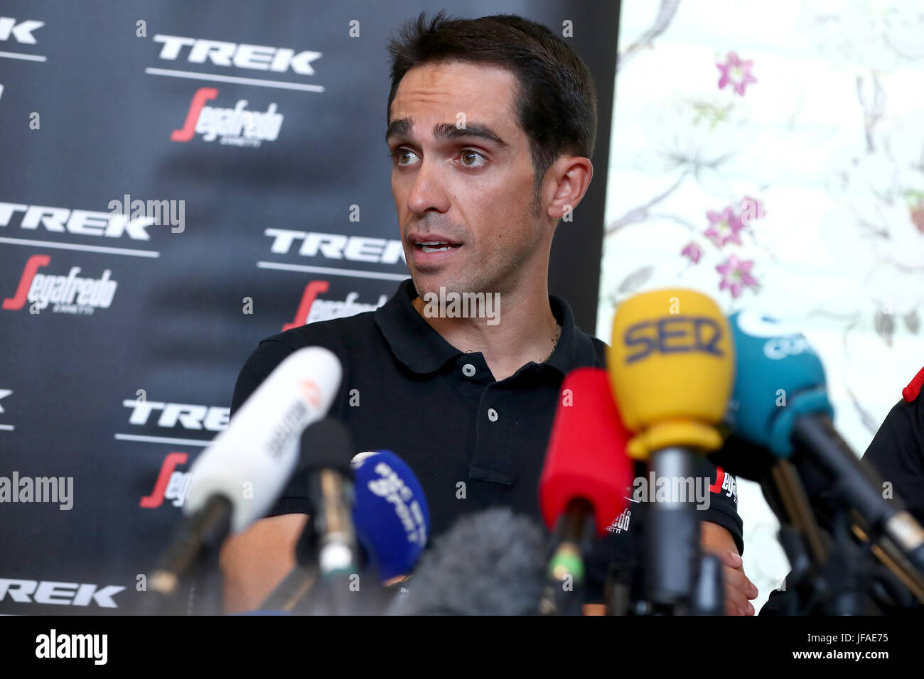 Alberto contador hi-res stock photography and images - Alamy