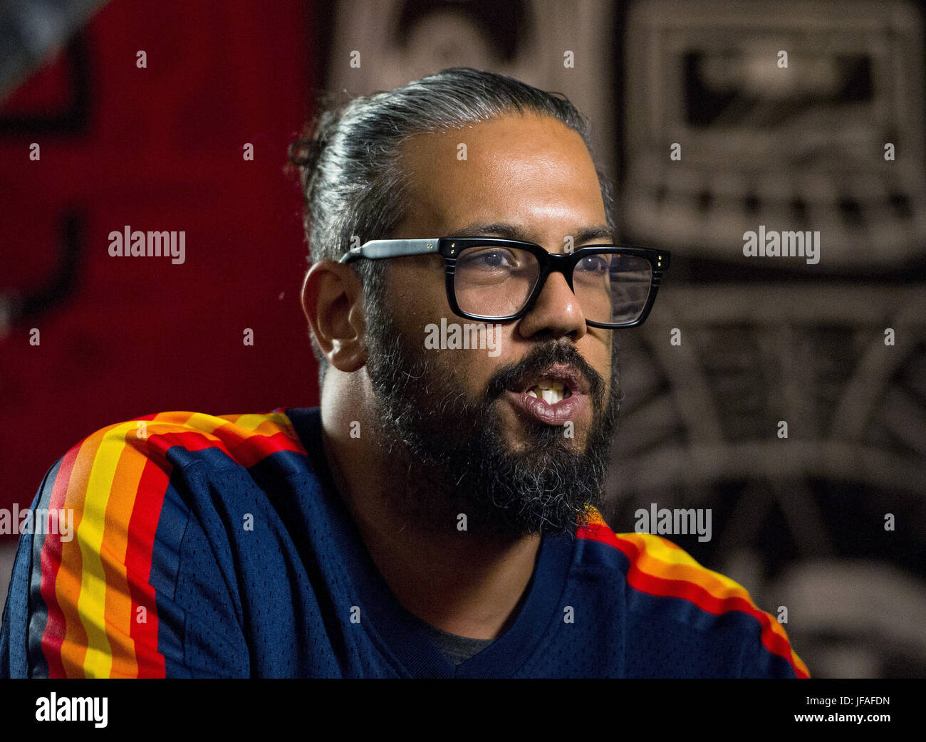 Hamburg, Germany. 22nd June, 2017. Rapper Samy Deluxe, photographed during the presentation of his new song 'Wie tief kann man lieben' (lit. 'How love can you love'), which he recorded together with the chamber music quartet 'Salut Salon', at his restaurant in Hamburg, Germany, 22 June 2017. The single was released on 16 June 2017. Photo: Christina Sabrowsky/dpa/Alamy Live News Stock Photo