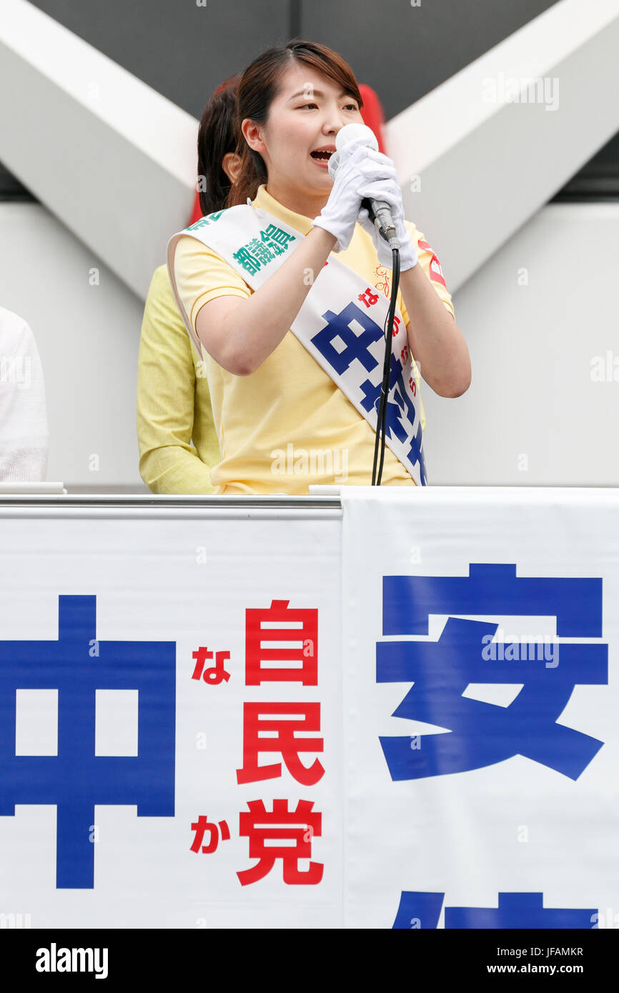 Tokyo, Japan. 1st July, 2017. Candidate Aya Nakamura, delivers a street speech while during a campaign event for tomorrow's Tokyo Metropolitan Assembly election on July 1, 2017, Tokyo, Japan. A group of anti-Abe protesters appeared holding placards and chanting against the Prime Minister during the campaign event in support of LDP party candidate Aya Nakamura. Credit: Rodrigo Reyes Marin/AFLO/Alamy Live News Stock Photo
