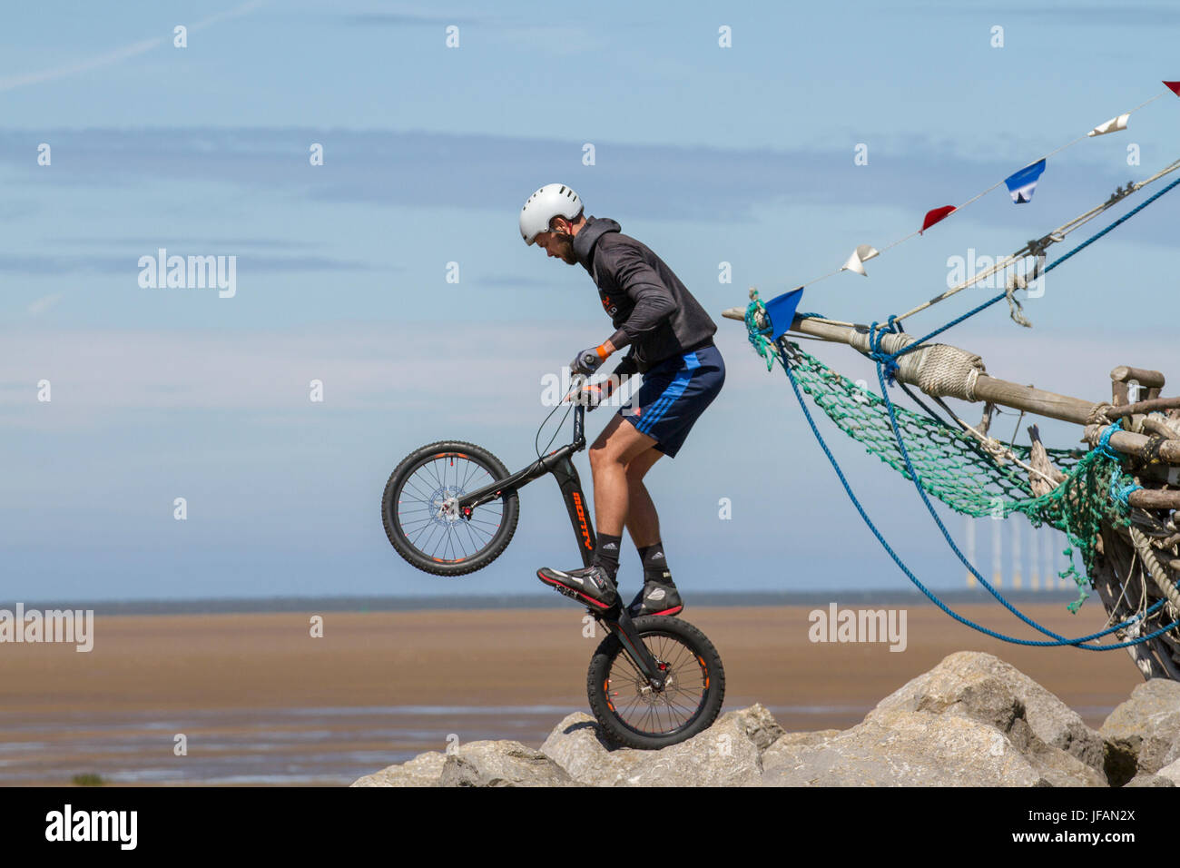 Crazy bmx bike tricks hi-res stock photography and images - Alamy