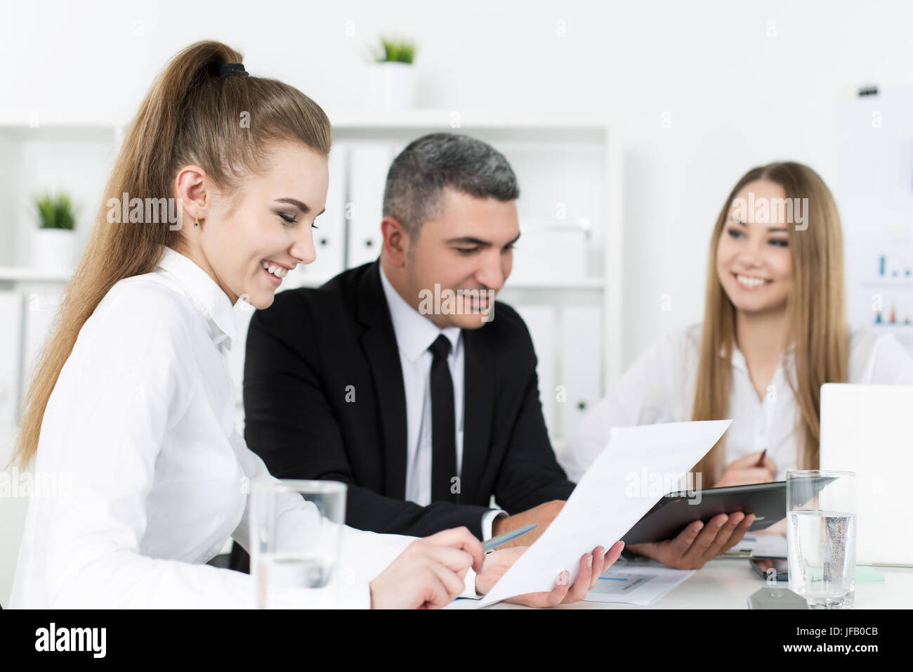 Beautiful young business women hi-res stock photography and images - Alamy