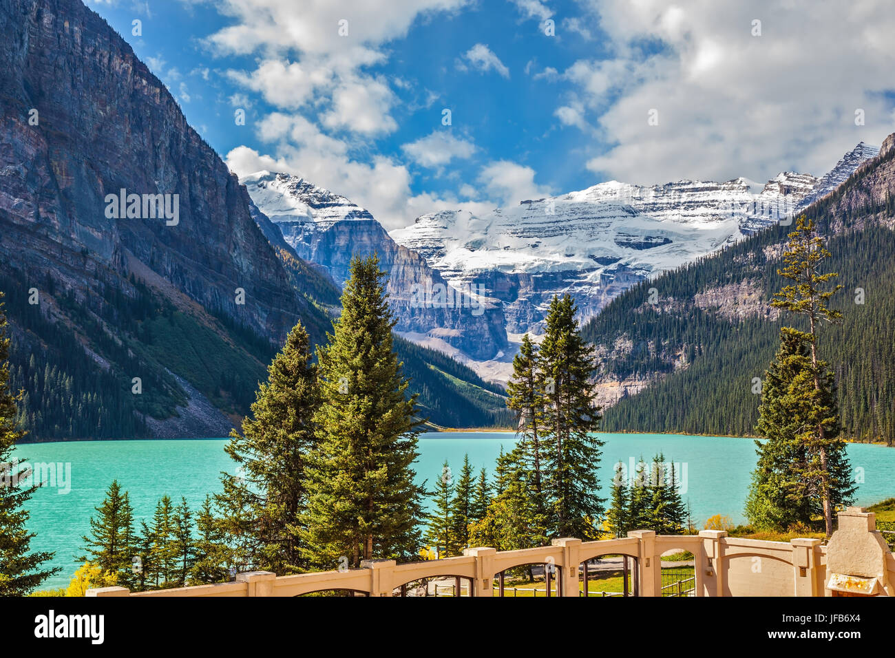 Well quay at Lake Louise Stock Photo - Alamy