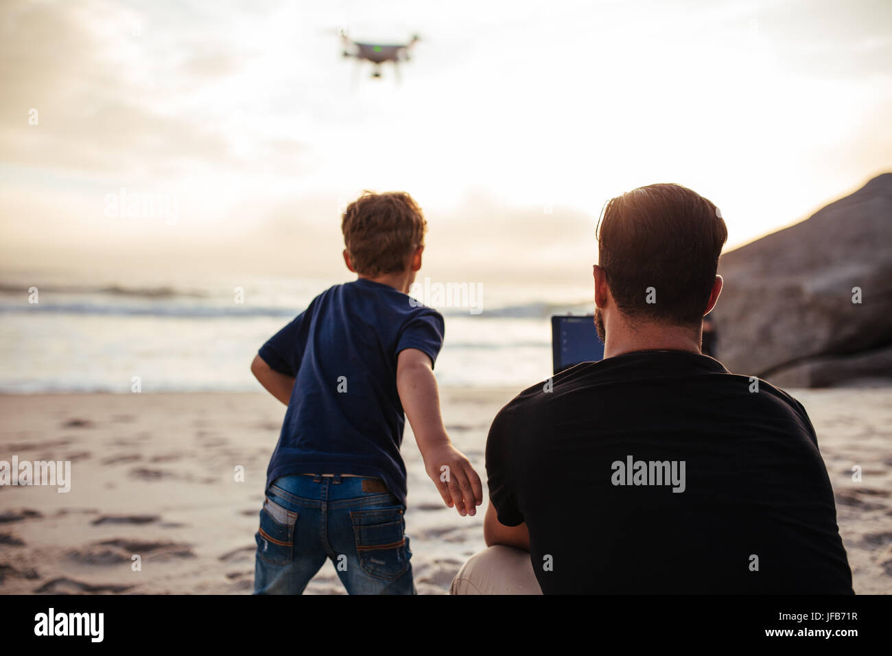 Отец беседует с сыном. Father family игра. Отец и взрослый сын беседа. Отец и сын дзен последнее видео. Отец и сын дзен последнее видео.