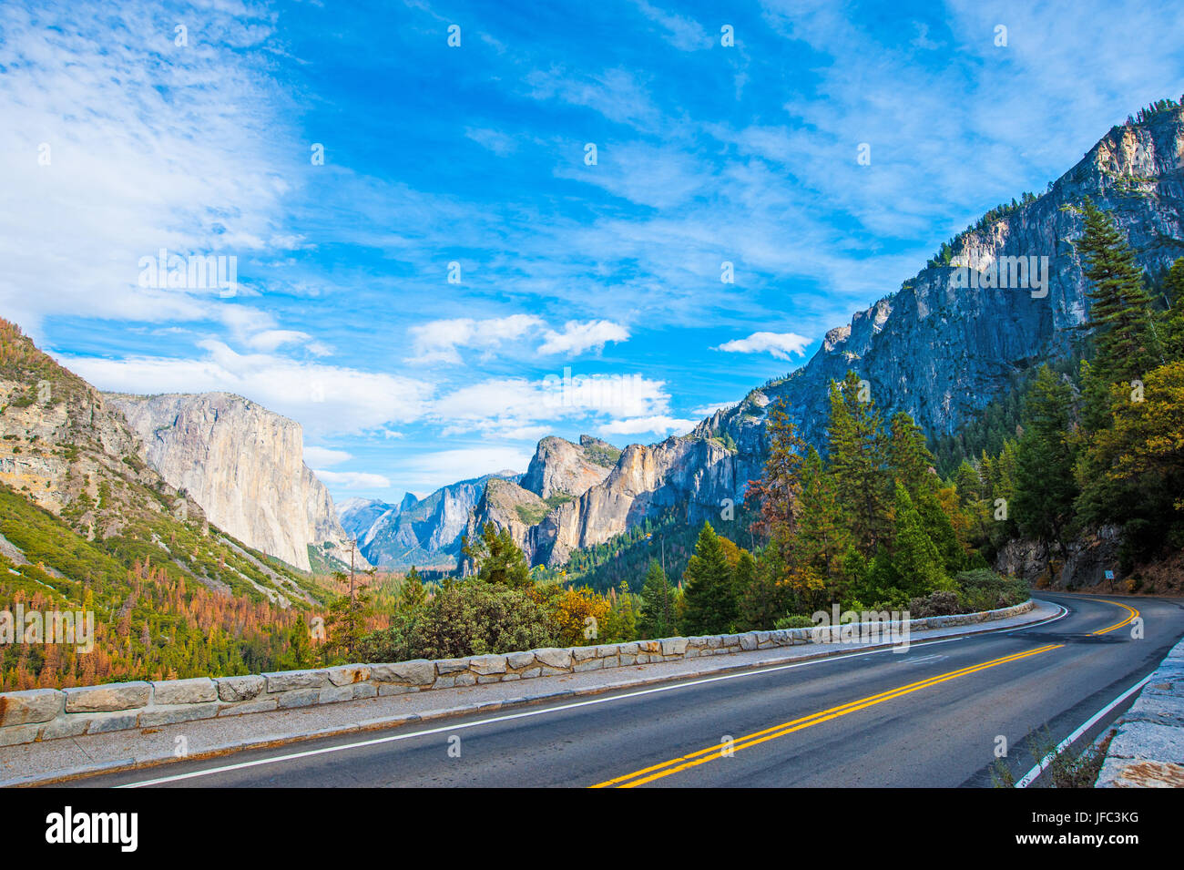 Yosemite valley road hi-res stock photography and images - Alamy