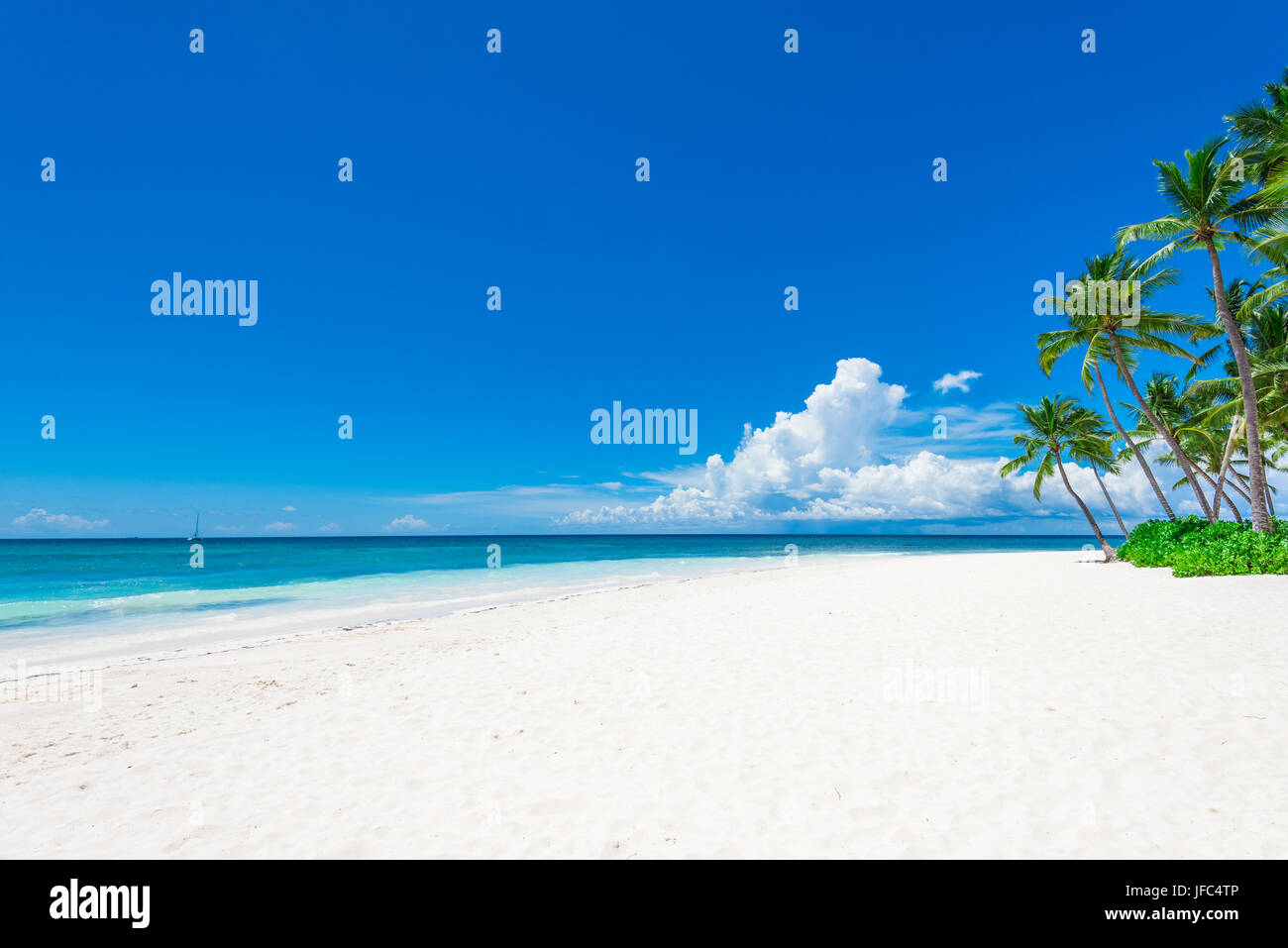 Paradise tropical hi-res stock photography and images - Alamy