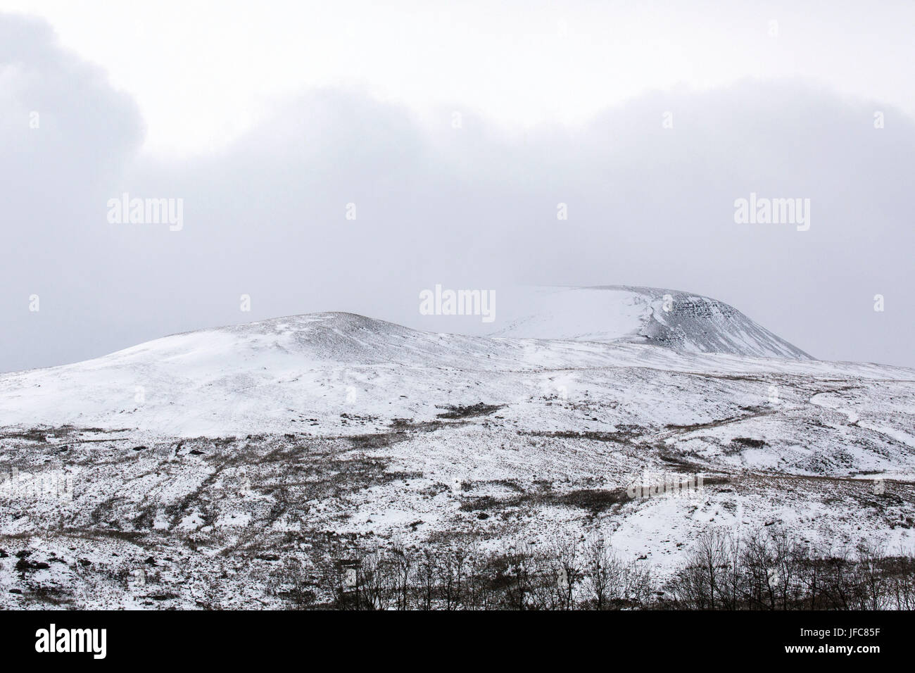 Pen Y Fan Snow Scene with Dangerous Climbing Conditions Stock Photo Alamy