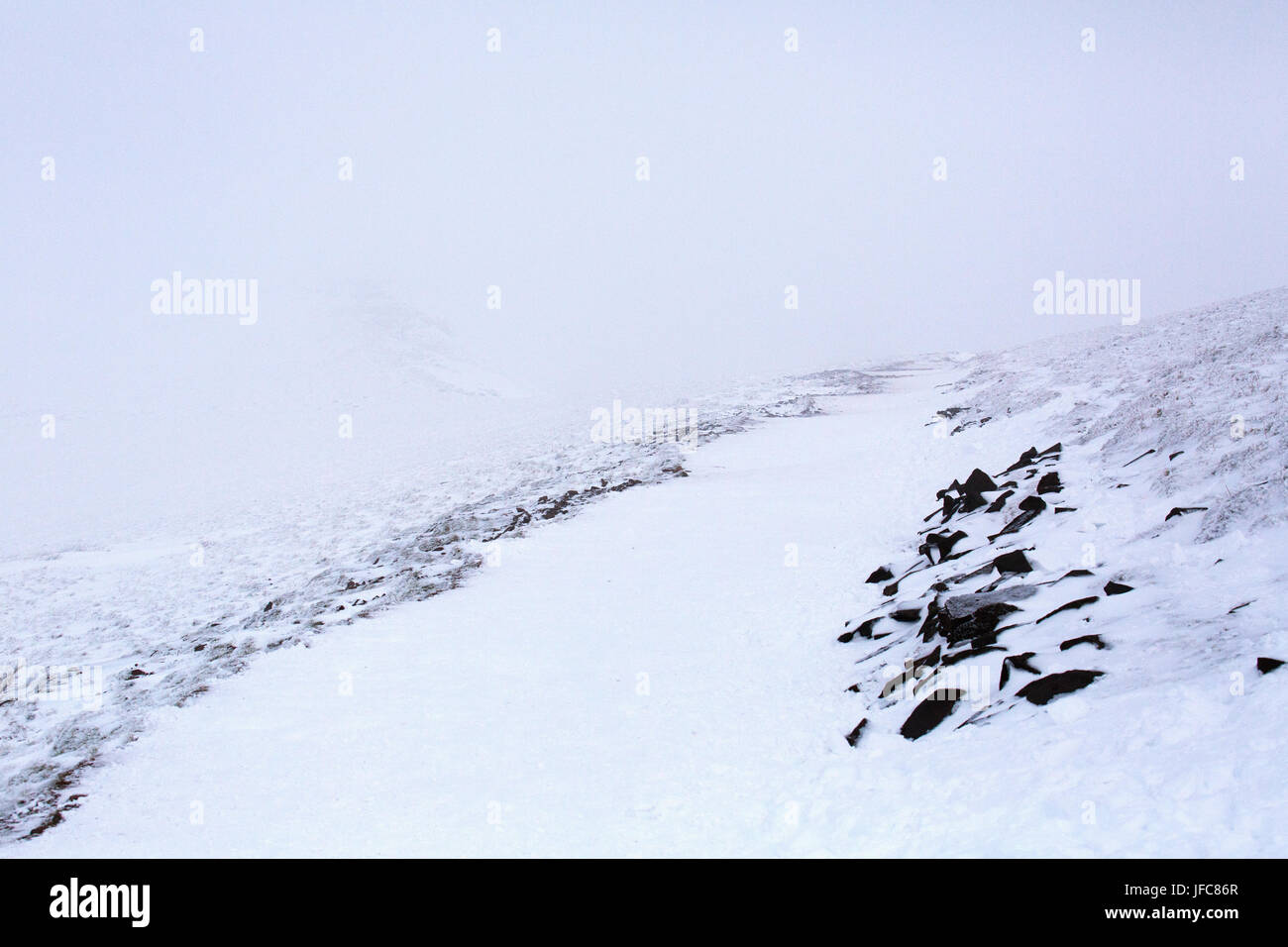 Pen Y Fan Snow Scene with dangerous climbing conditions Stock Photo Alamy