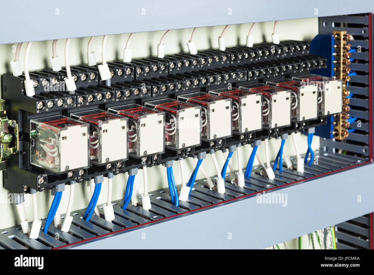 Using Wire Strands Fuse electrical wiring fuse Stock Photo - Alamy