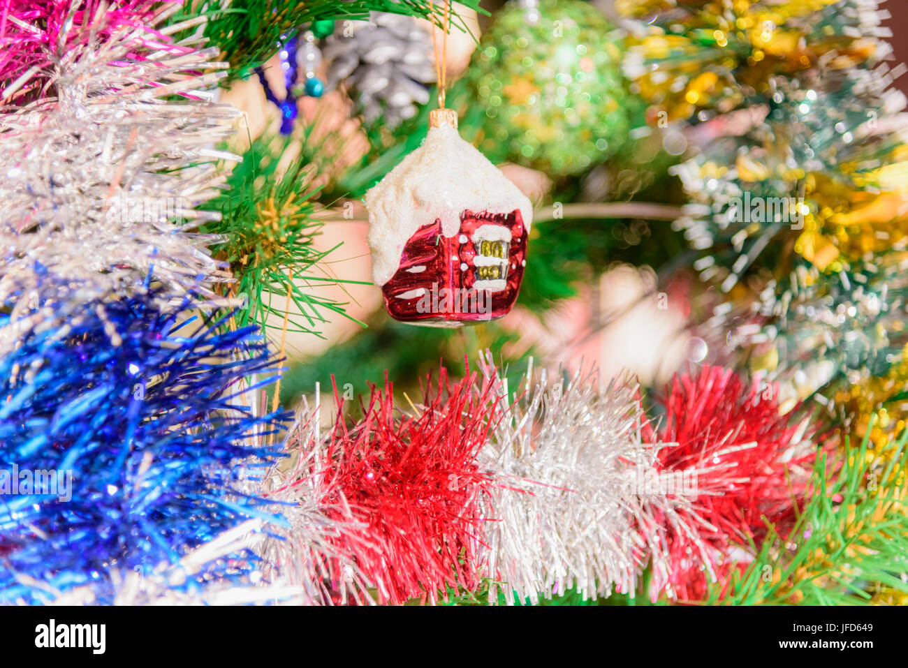 Tinsel tree hi-res stock photography and images - Alamy