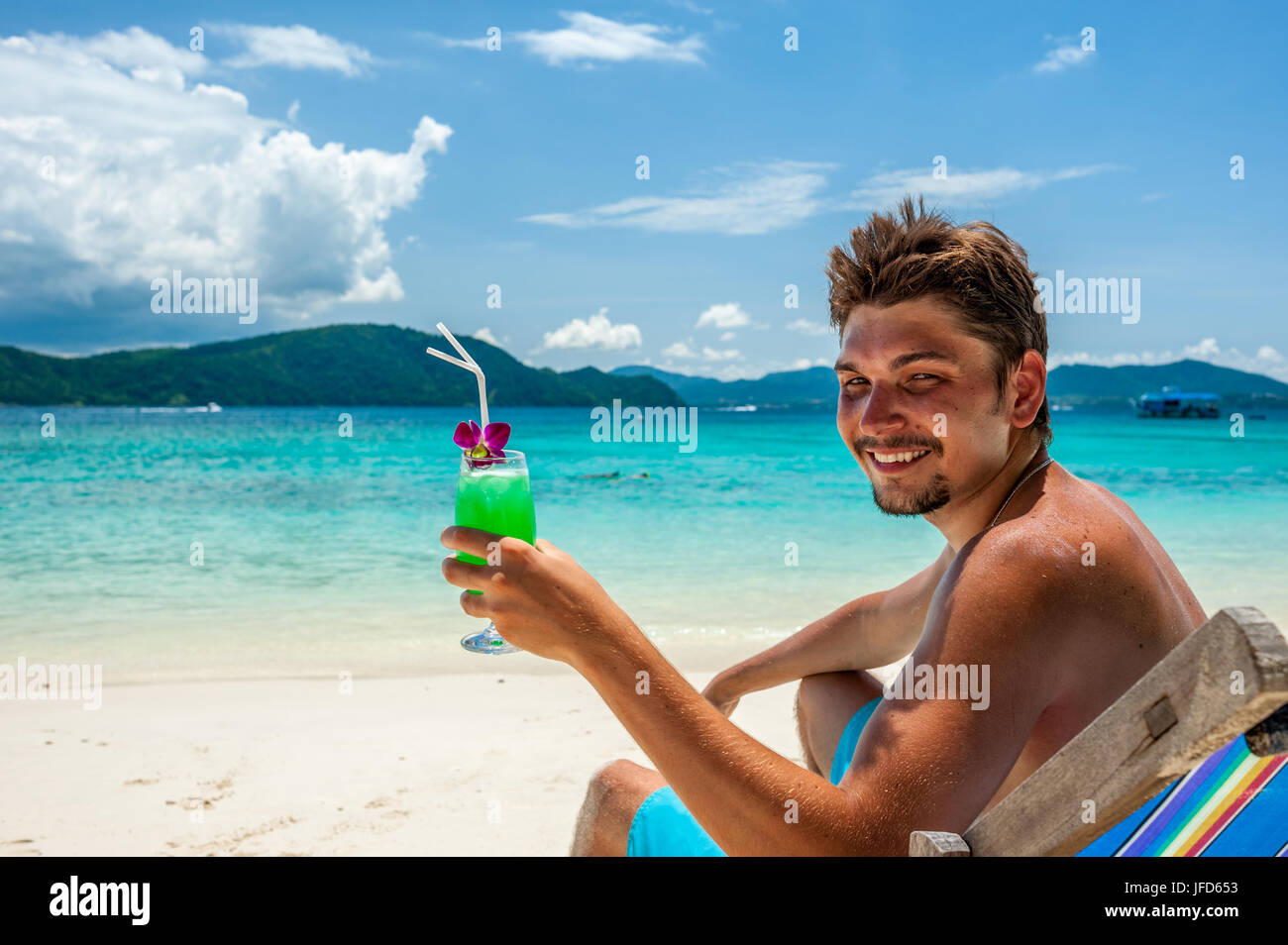 Man on vacation cocktail beach hi-res stock photography and images - Alamy