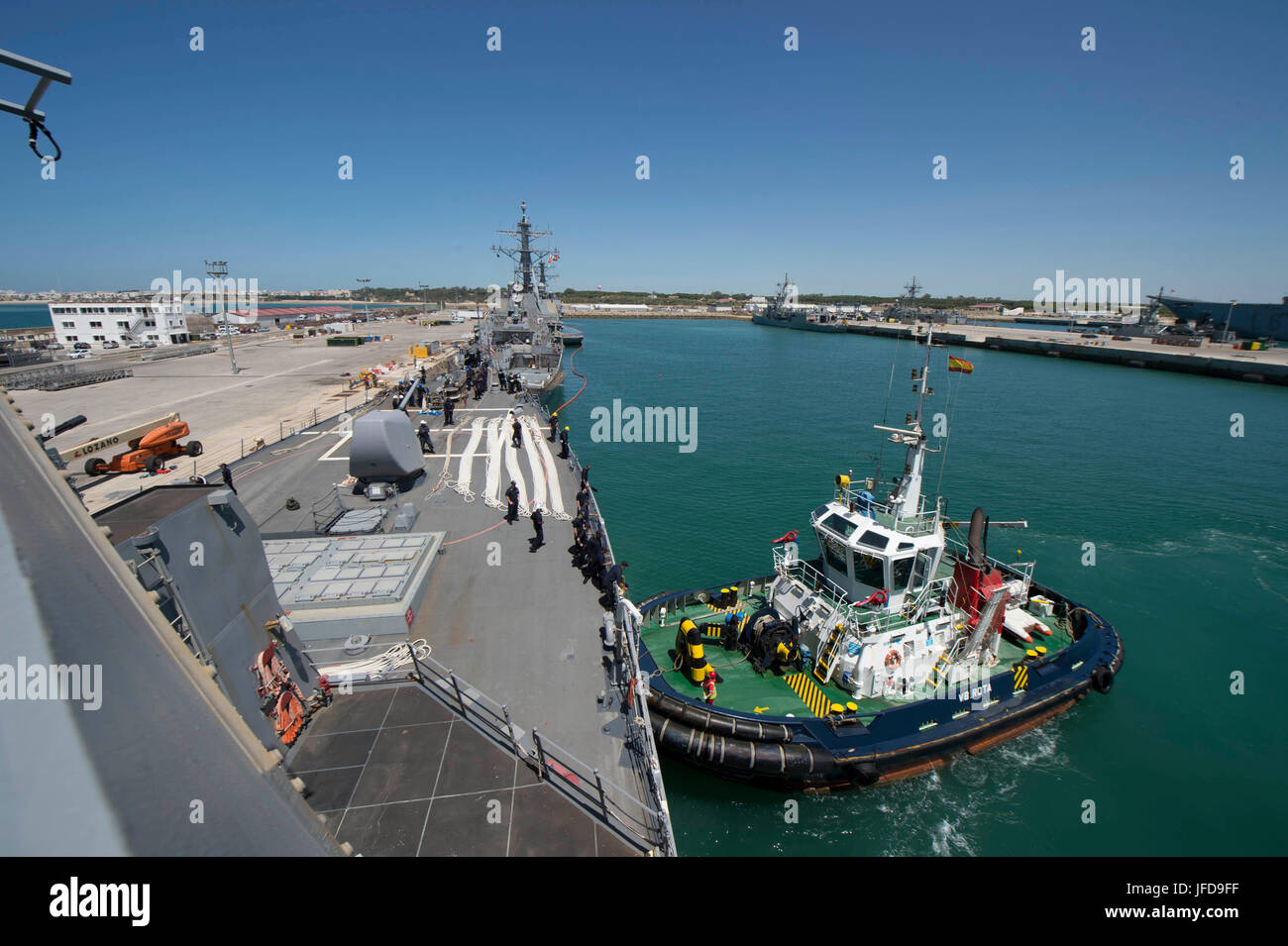 The Arleigh Burke-class guided-missile destroyer USS Carney (DDG 64 ...