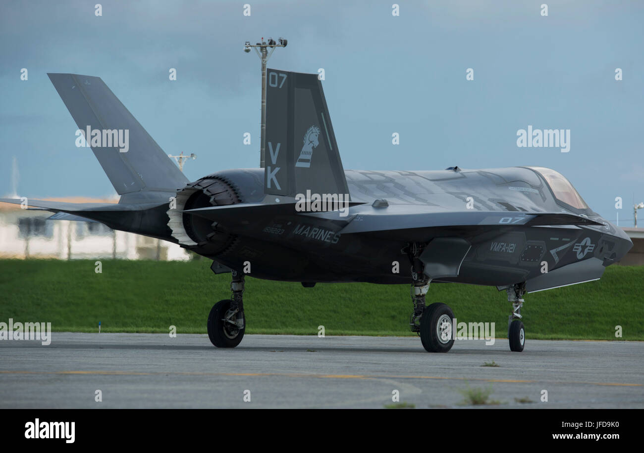 U.S. Marine Corps F-35B Lightning II aircraft makes its way off the flight line after a hot pit refuel on Kadena Air Force Base, Okinawa, Japan, June 27, 2017. The Marines are with Marine Fighter Attack Squadron 121, Marine Aircraft Group 36, 1st Marine Aircraft Wing. The two-day exercise enabled the U.S. Air Force and Marine Corps to improve interoperability and develop tactics, techniques and procedures involving the new aircraft for future joint FARP operations throughout the Indo-Asia Pacific Theater. (U.S. Marine Corps photo by Lance Cpl. Deseree Kamm) Stock Photo