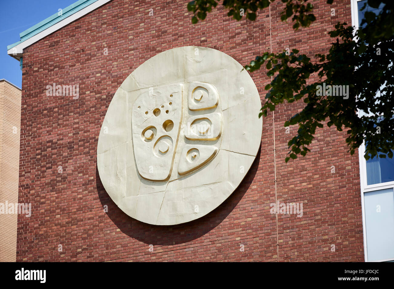 Modernist gold artwork badge sculpture on Williamson building at Manchester University Stock Photo
