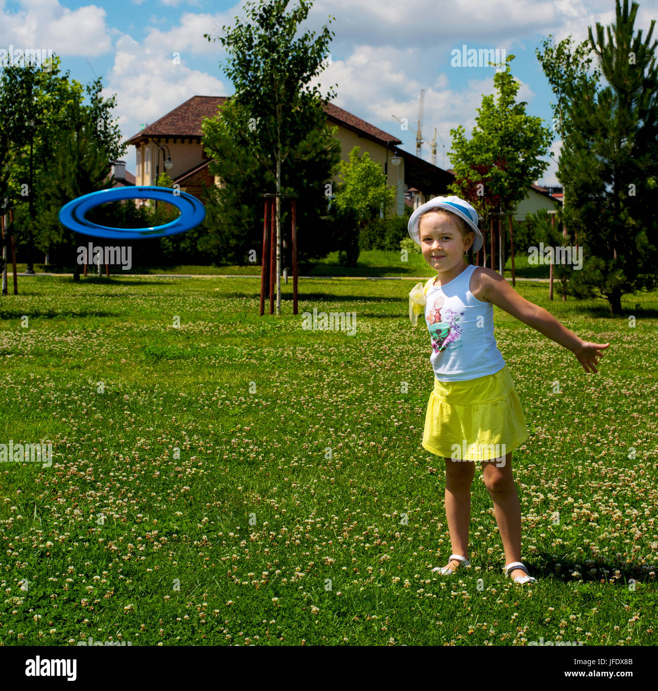 Child throws plate hires stock photography and images Alamy