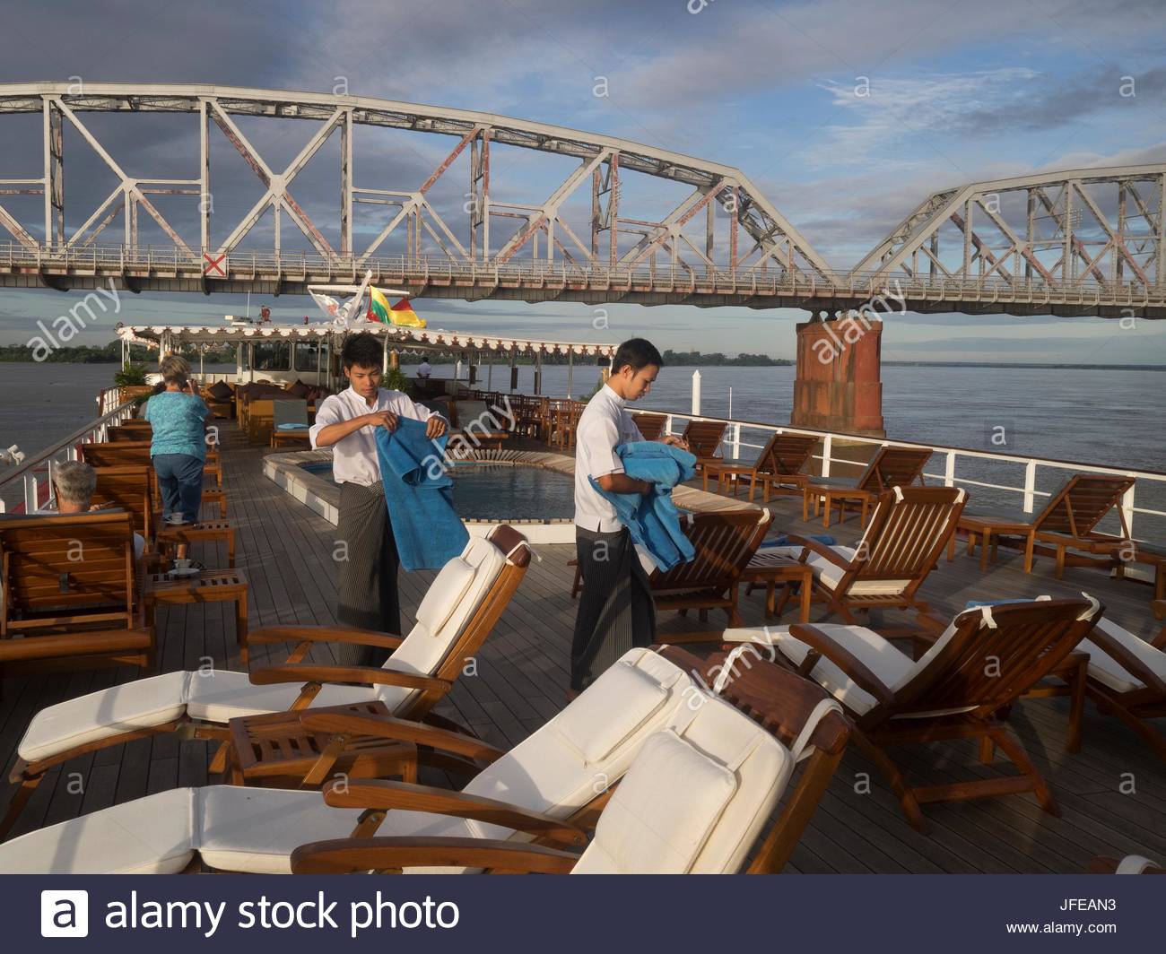Deckhands Stock Photos & Deckhands Stock Images Alamy