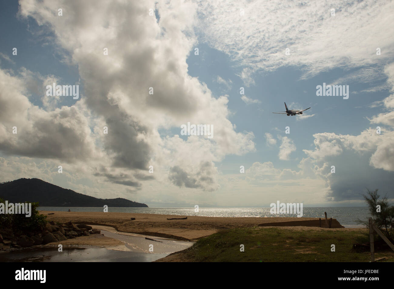 Plane taking off holiday airport hi-res stock photography and images ...