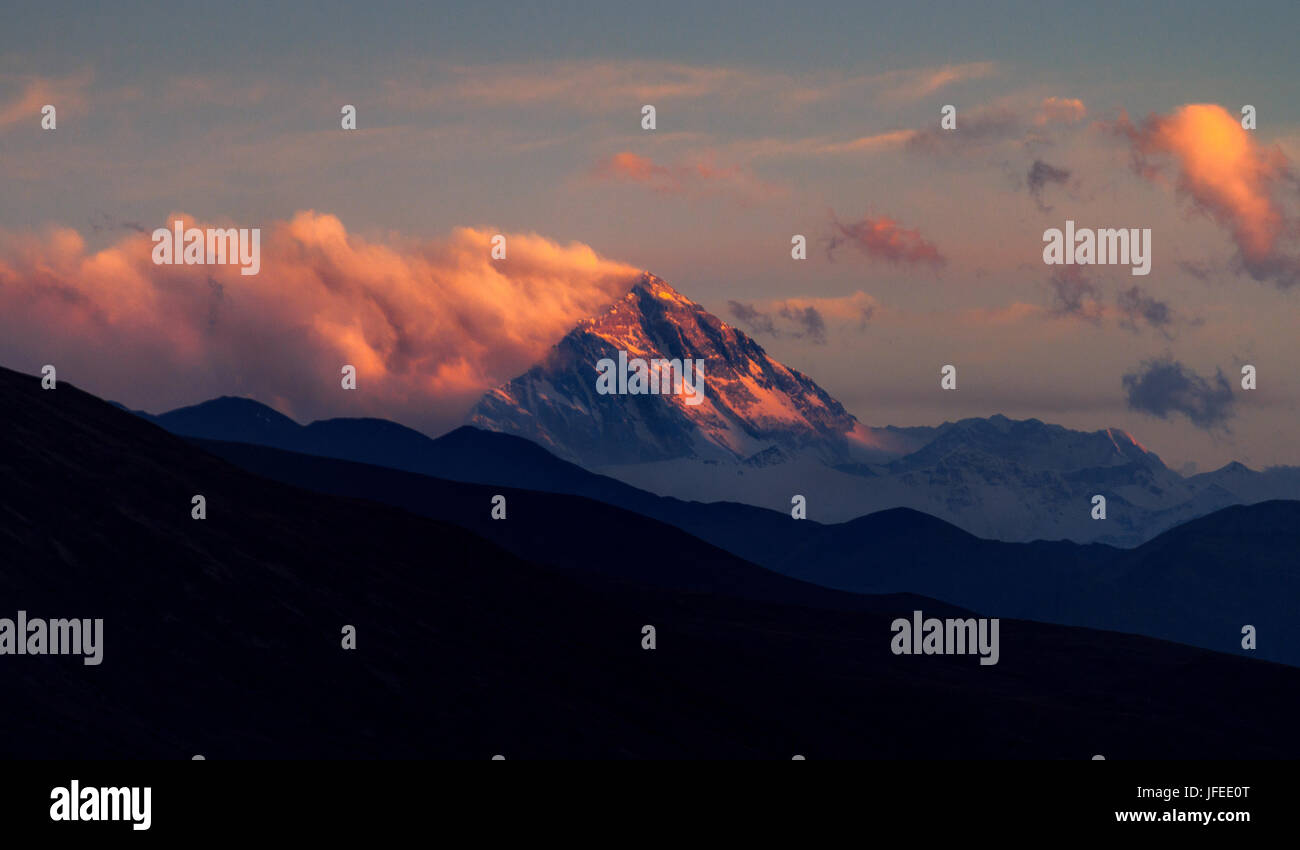 Top of mount everest hi-res stock photography and images - Alamy
