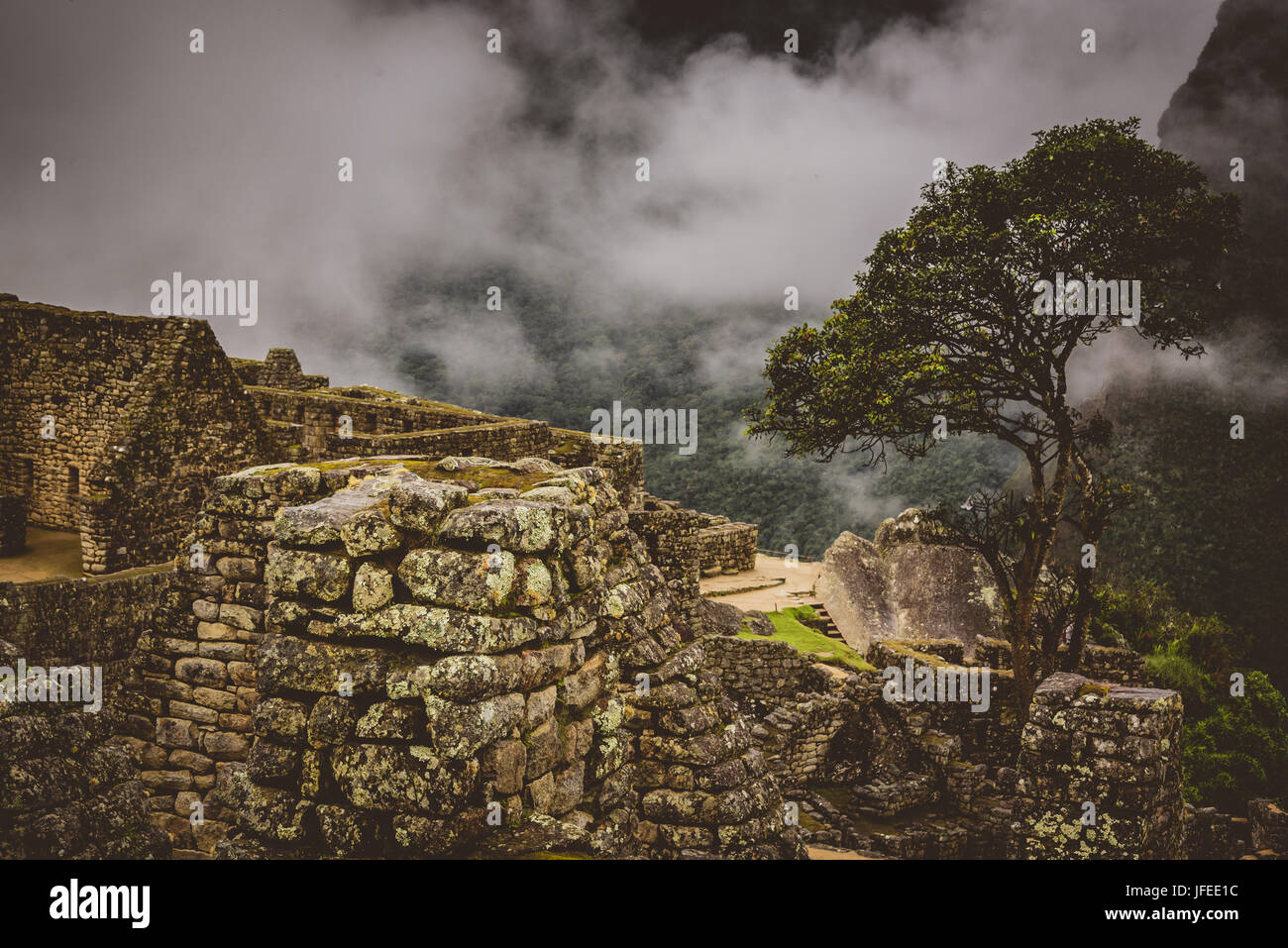 Machu picchu ruins hi-res stock photography and images - Alamy