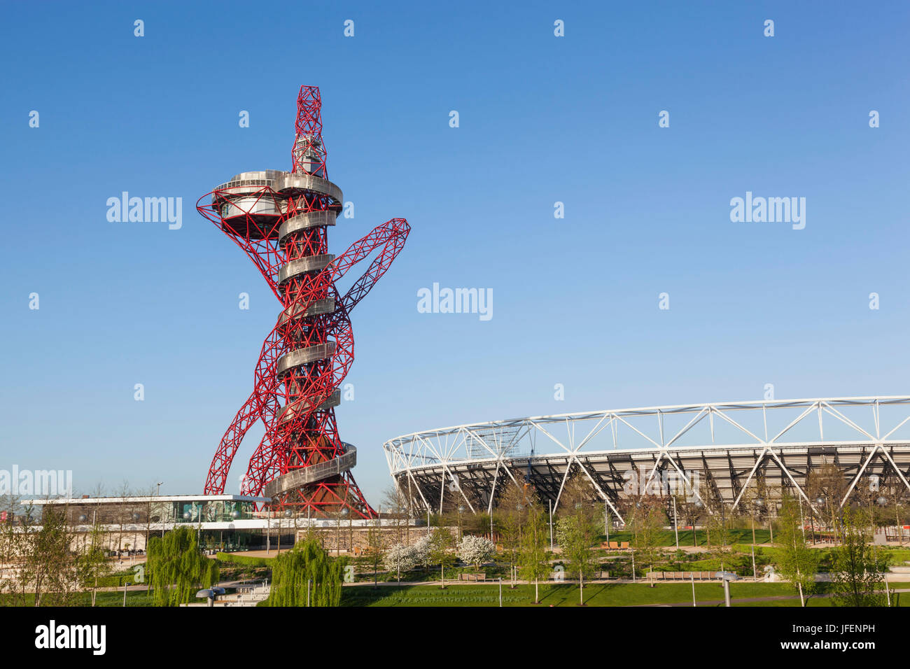 England, London, Stratford, Queen Elizabeth Olympic Park, ArcelorMittal Orbit Sculpture Stock Photo