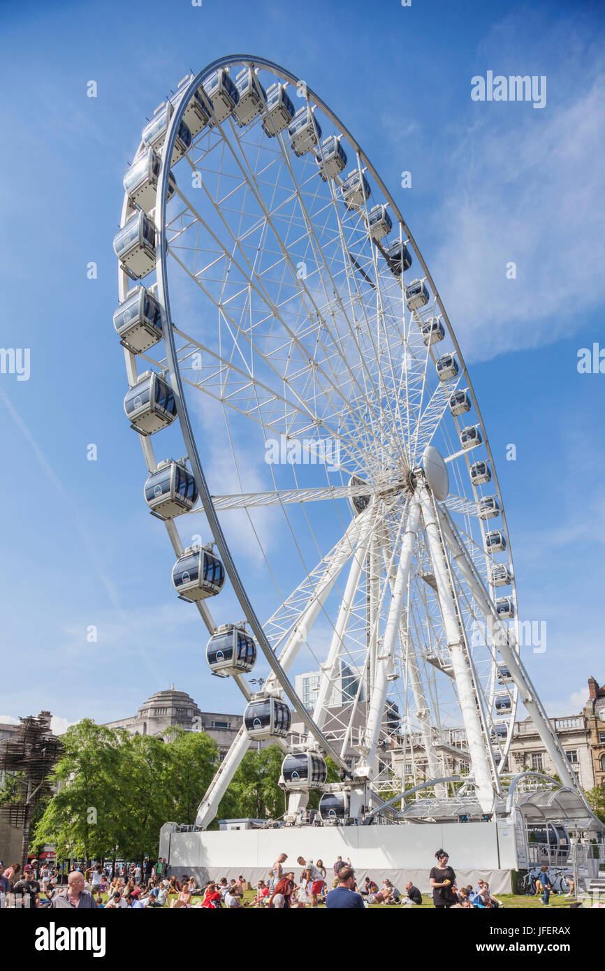 england-manchester-piccadilly-gardens-the-wheel-of-manchester-stock