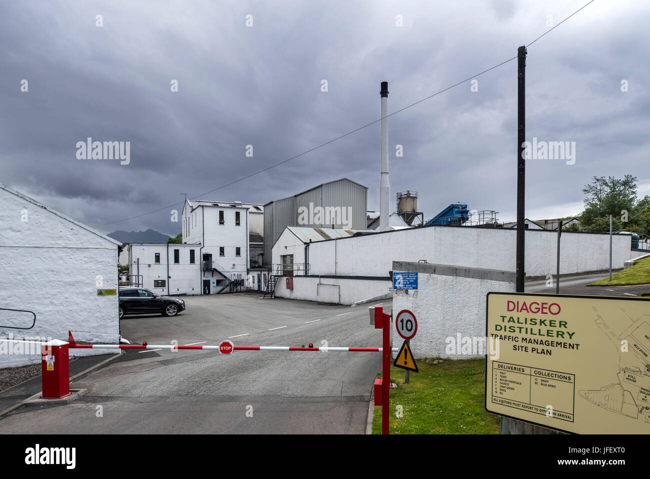 Talisker distillery producing single malt Scotch whiskies in Carbost on the Isle of Skye, Scottish Highlands, Scotland, UK Stock Photo