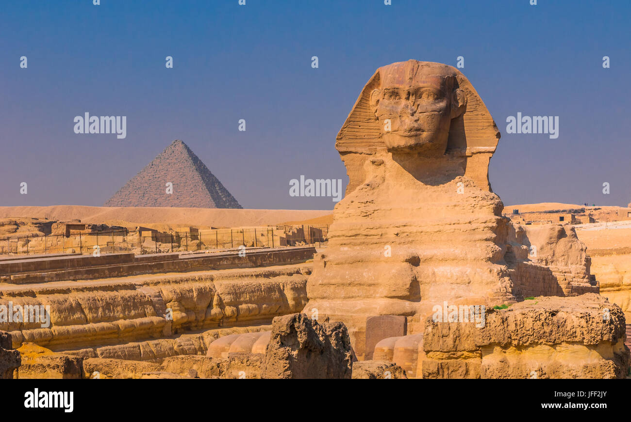 Sphinx and pyramids at Giza, Cairo Stock Photo