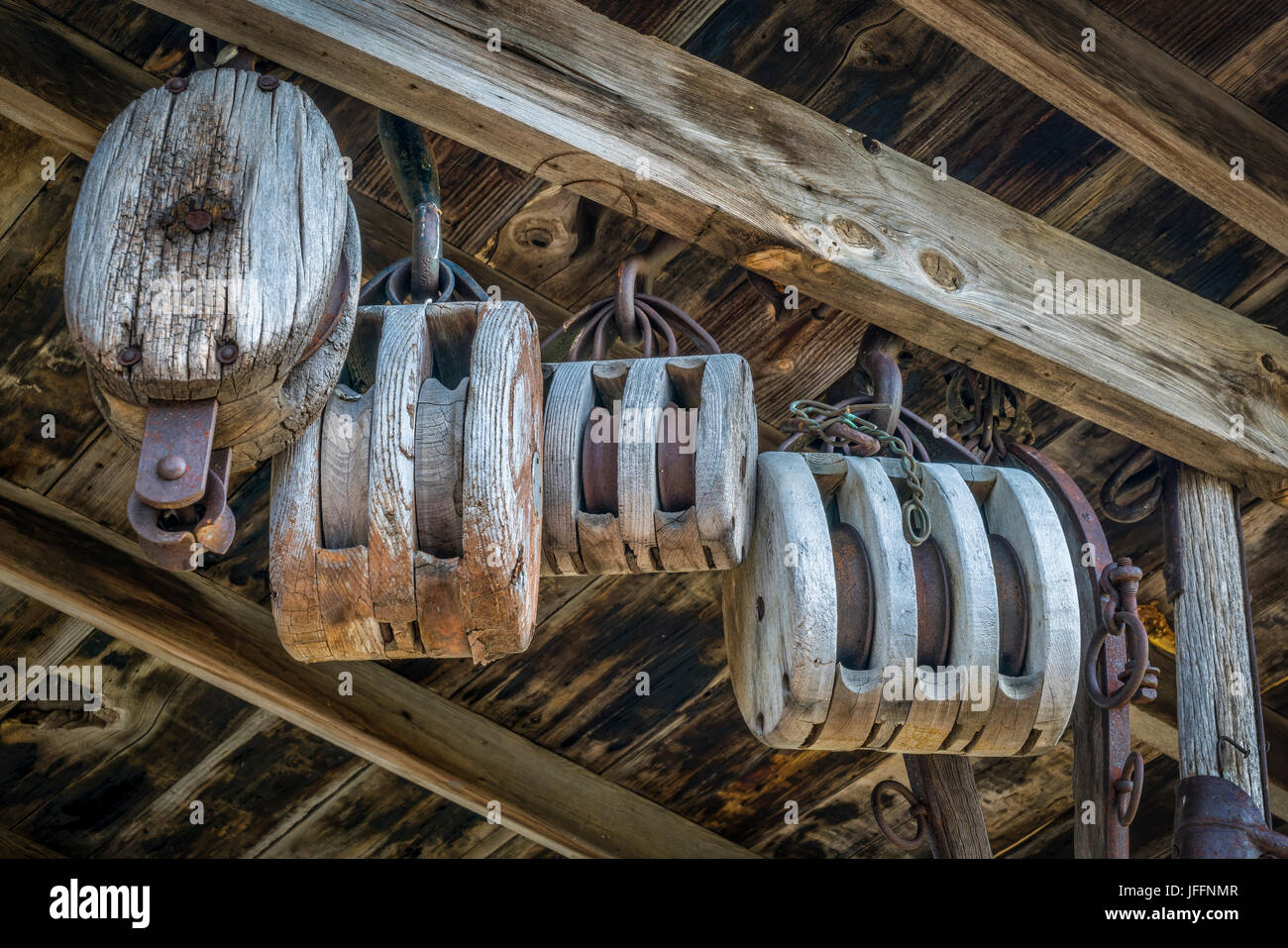 Vintage best sale barn pulley