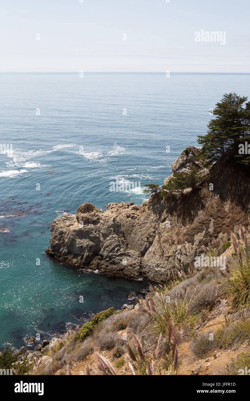 A view of the Pacific Ocean from the rocky Big Sur coast Stock Photo ...