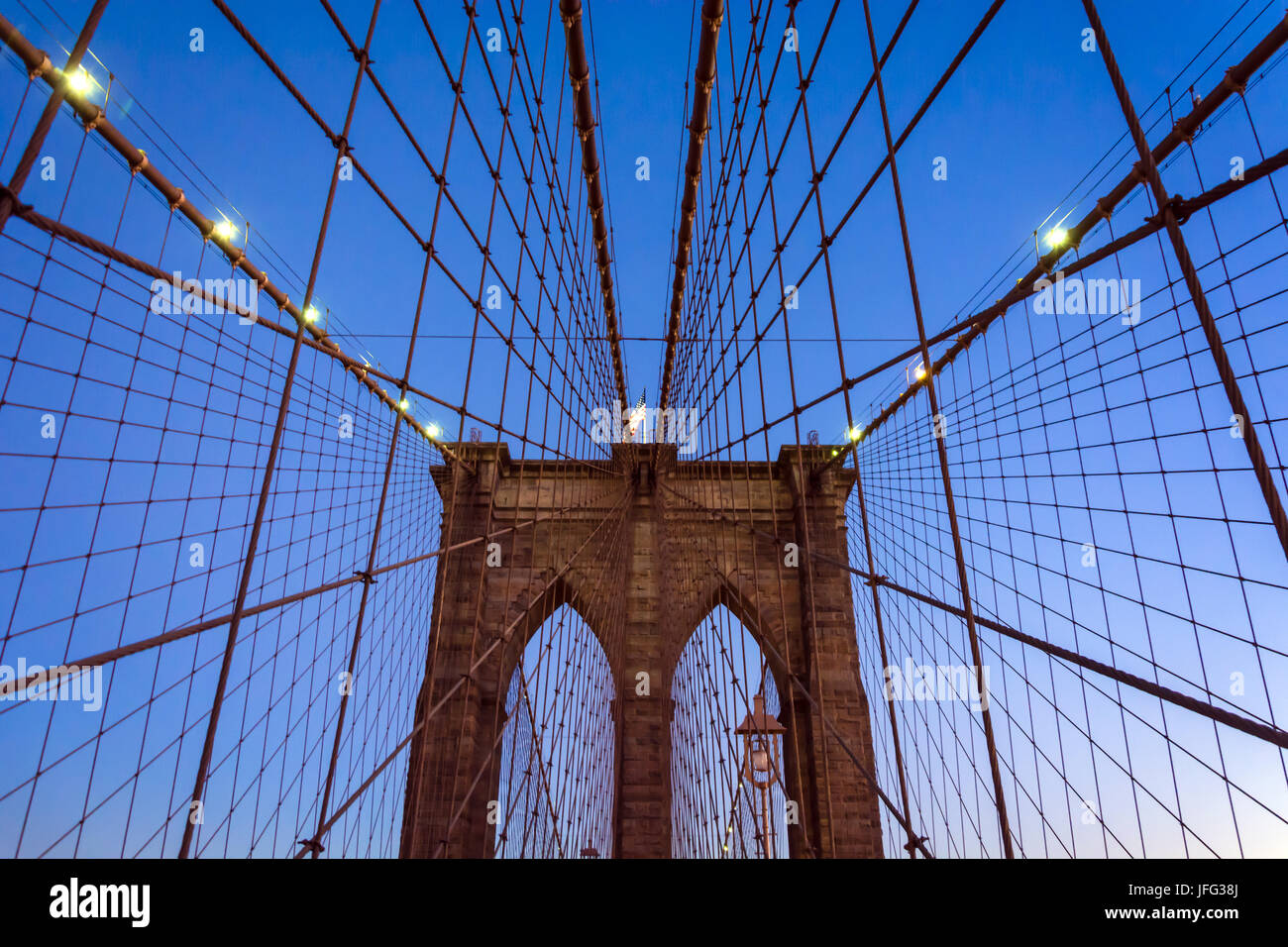Brooklyn bridge arches suspension hi-res stock photography and images ...