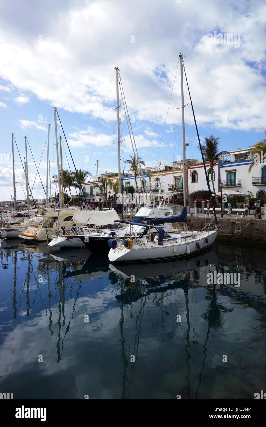 Marina puerto de mogan hi-res stock photography and images - Alamy