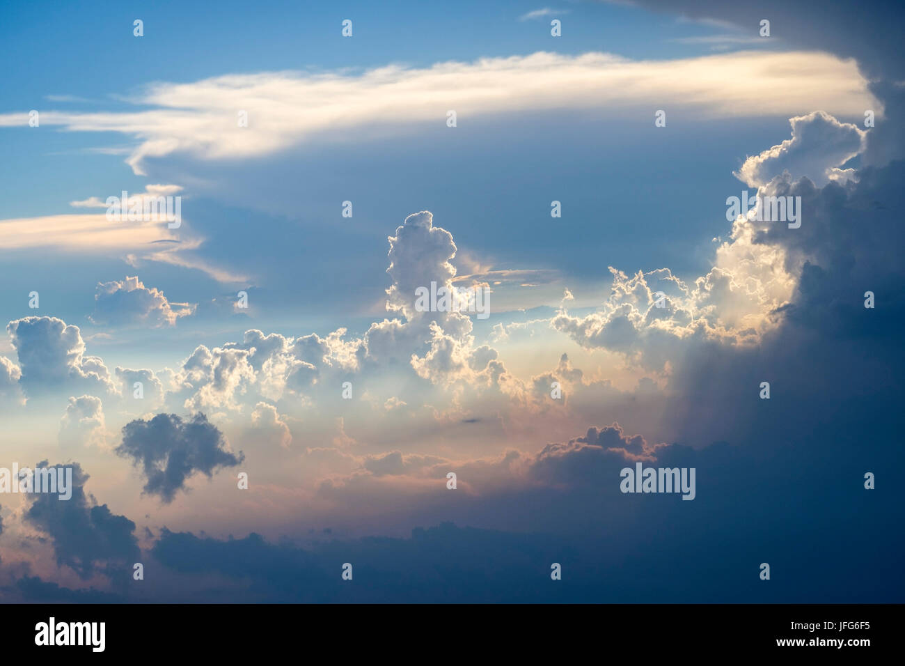 Stratus cloud formation hi-res stock photography and images - Alamy