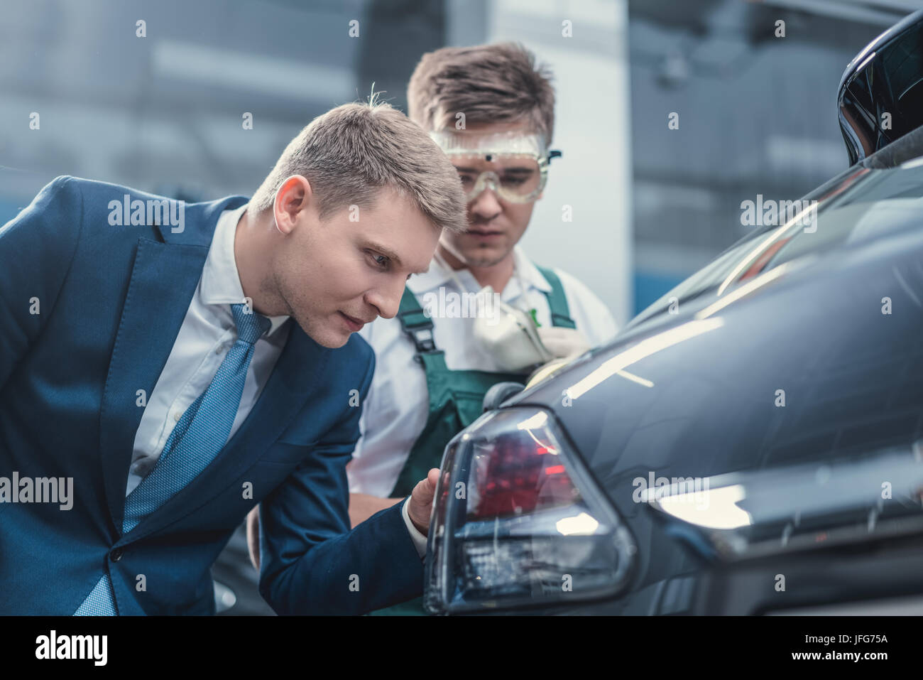 Car repair manage hires stock photography and images Alamy