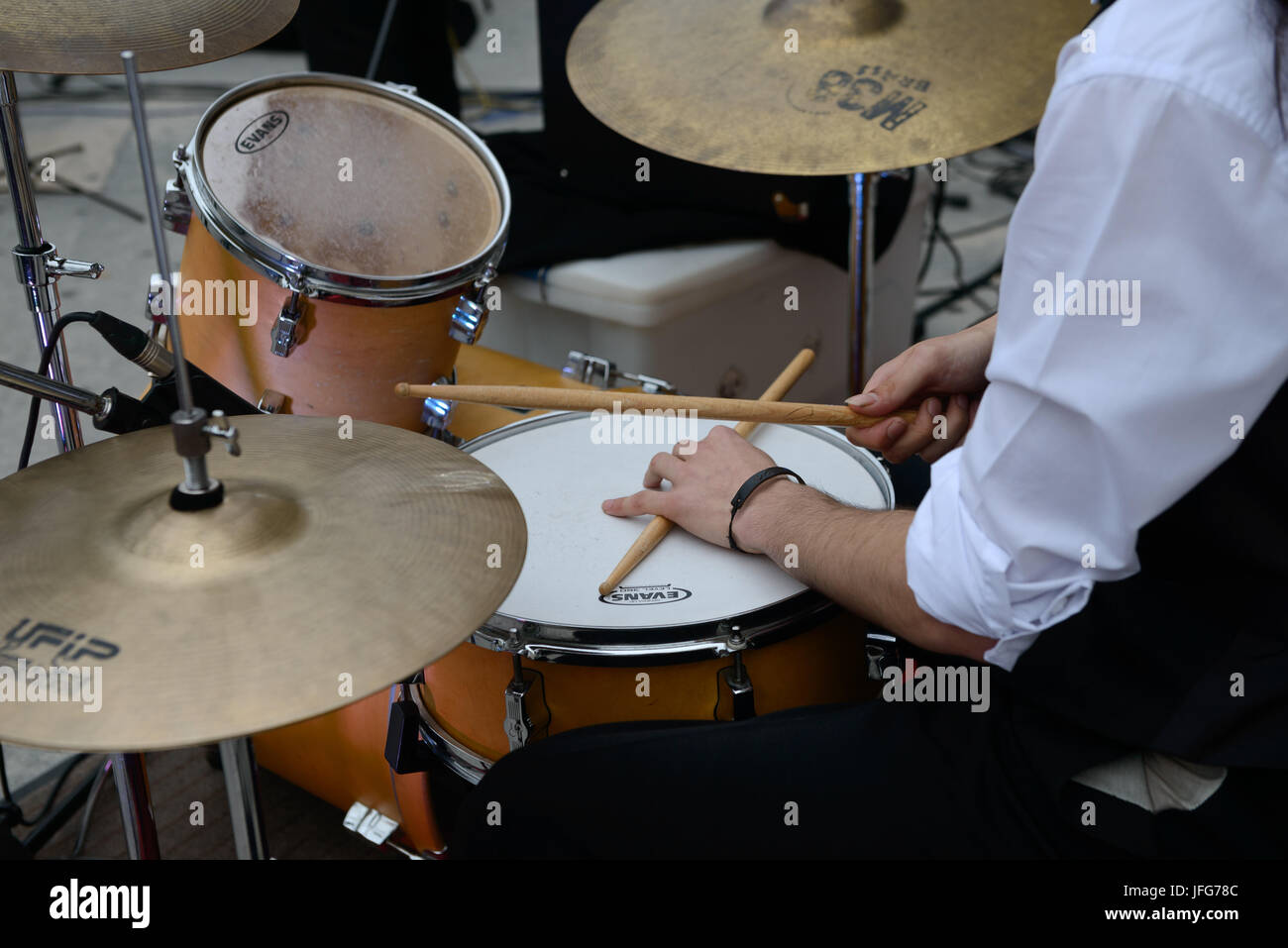 Drummer playing drums hires stock photography and images Alamy