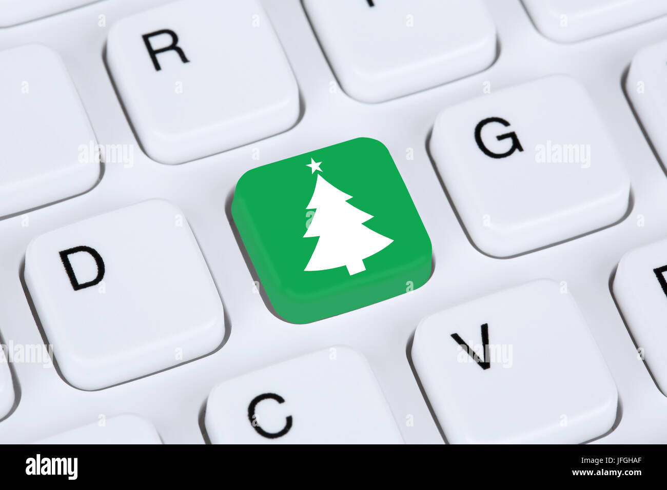 Weihnachten Mit Weihnachtsbaum Auf Internet Computer Stock Photo Alamy