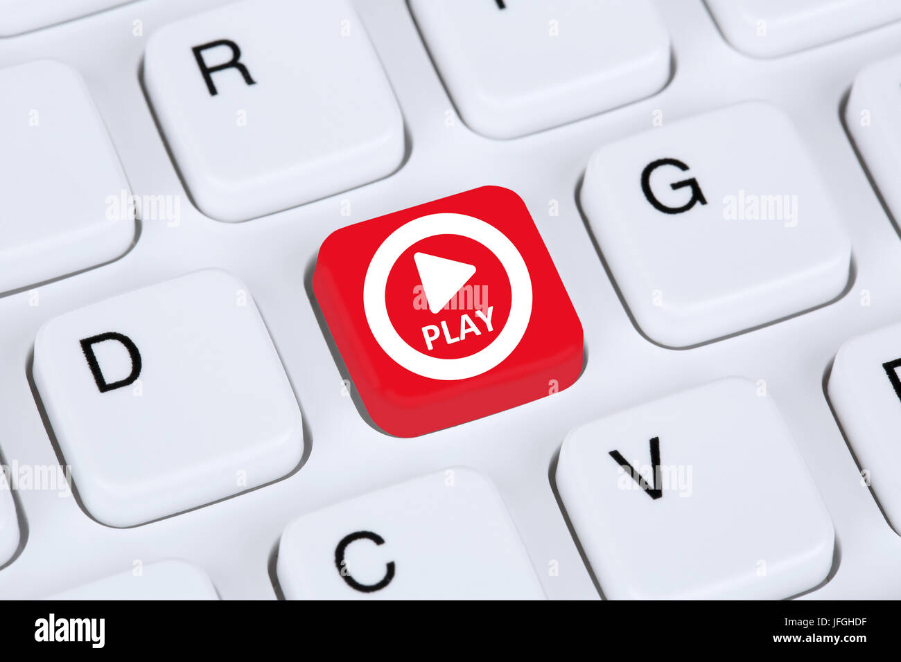 Play Button zum Musik oder Film hören im Internet am Computer Stock Photo