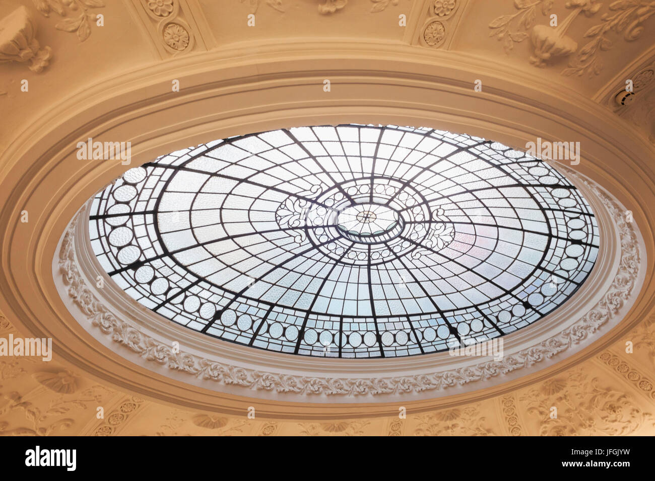 Modern art gallery interior hi-res stock photography and images - Alamy