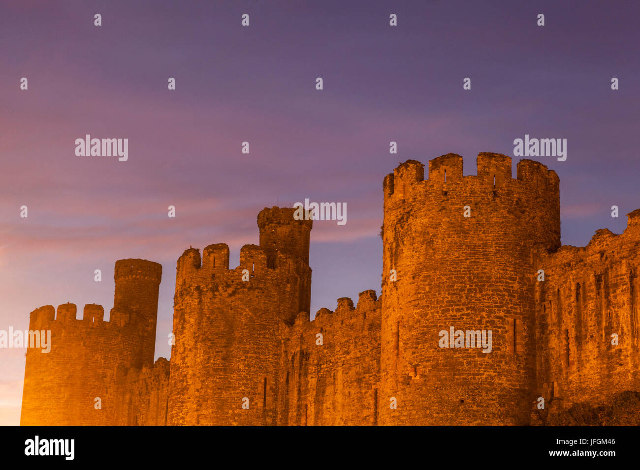 Conwy castle at night hires stock photography and images Alamy