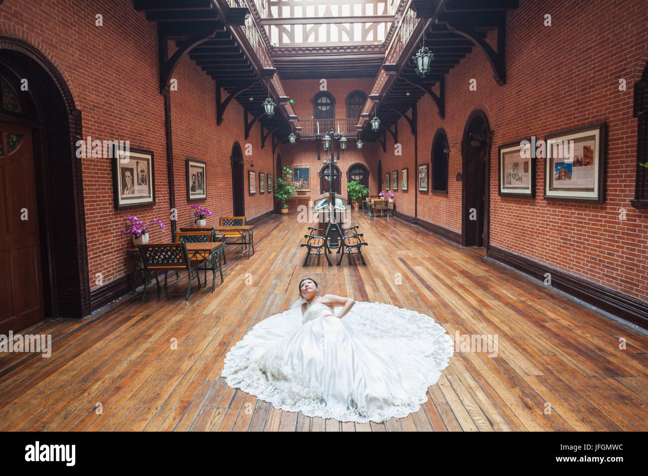 China, Shanghai, Astor House Hotel, Woman in Wedding Dress Stock Photo