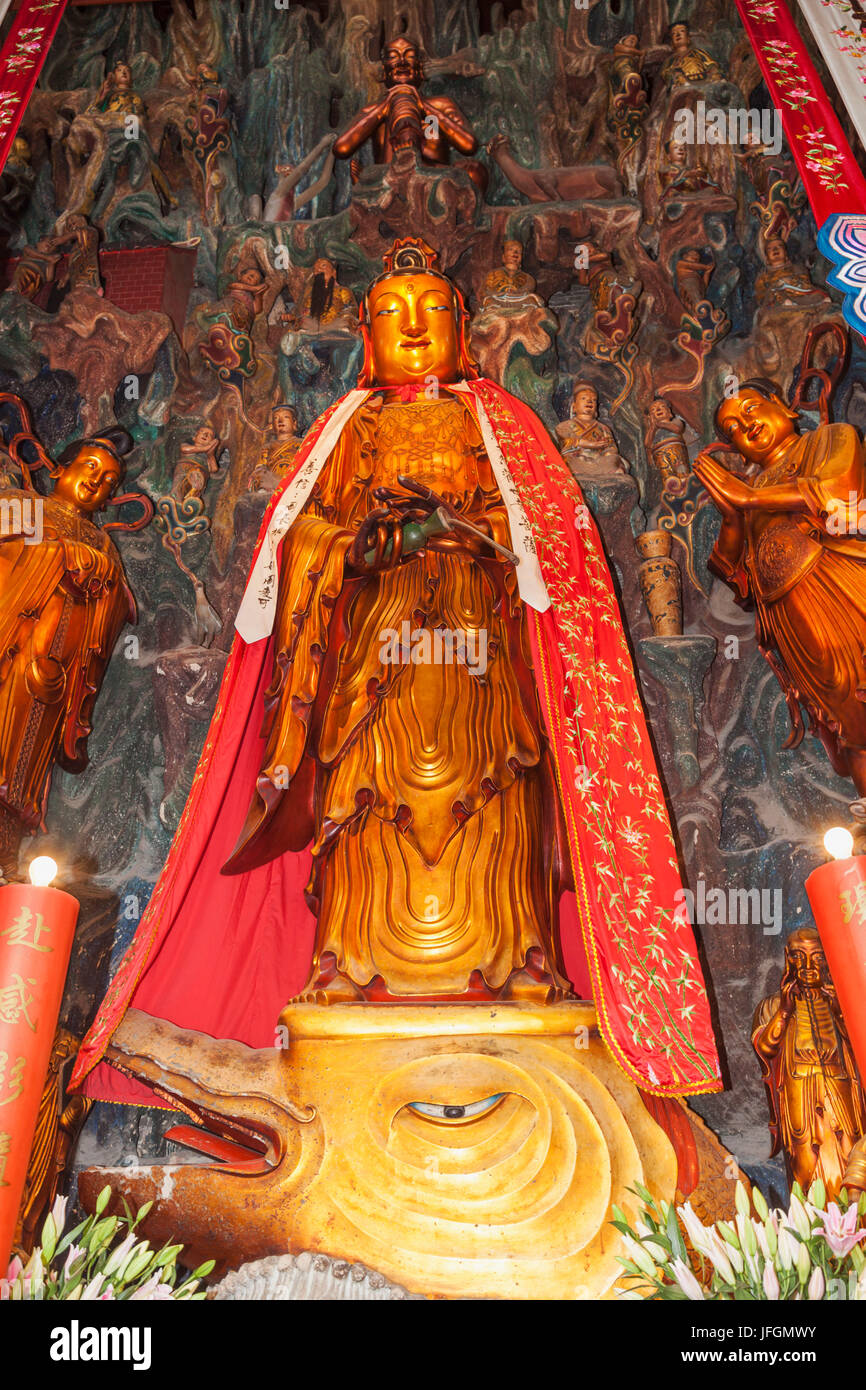 China, Shanghai, Jade Buddha Temple, Statue of Guanyin in The Great Hall Stock Photo