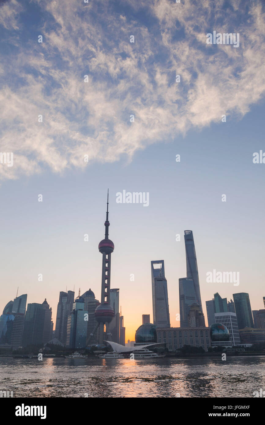Shanghai skyline sunrise china hi-res stock photography and images - Alamy
