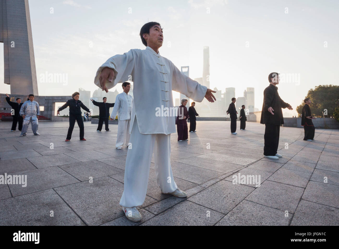 Tai chi group hi-res stock photography and images - Alamy