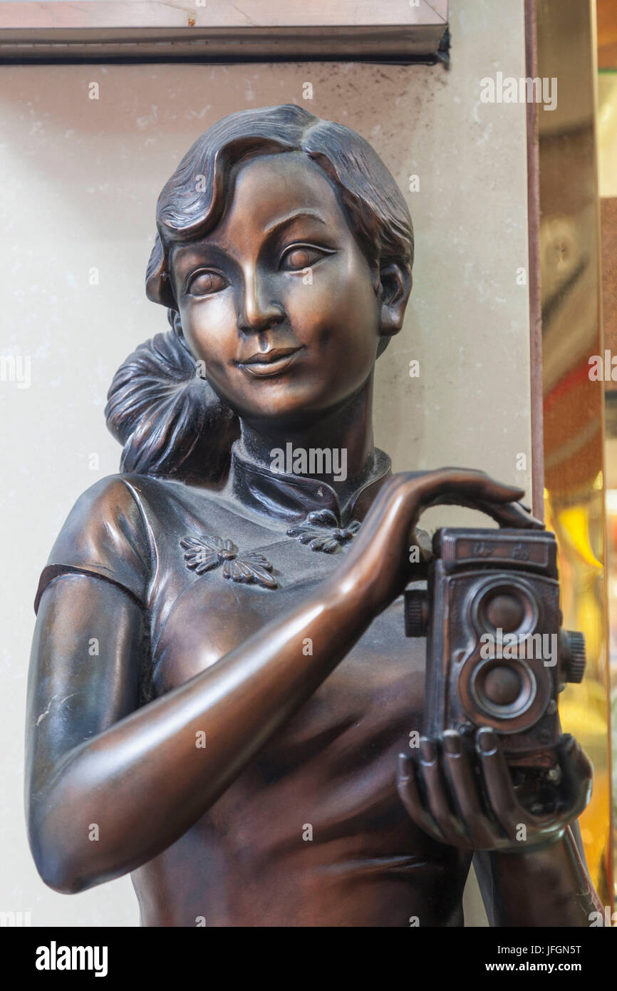 China, Shanghai, Yuyuan Garden, Photography Studio of Woman Holding Camera Stock Photo