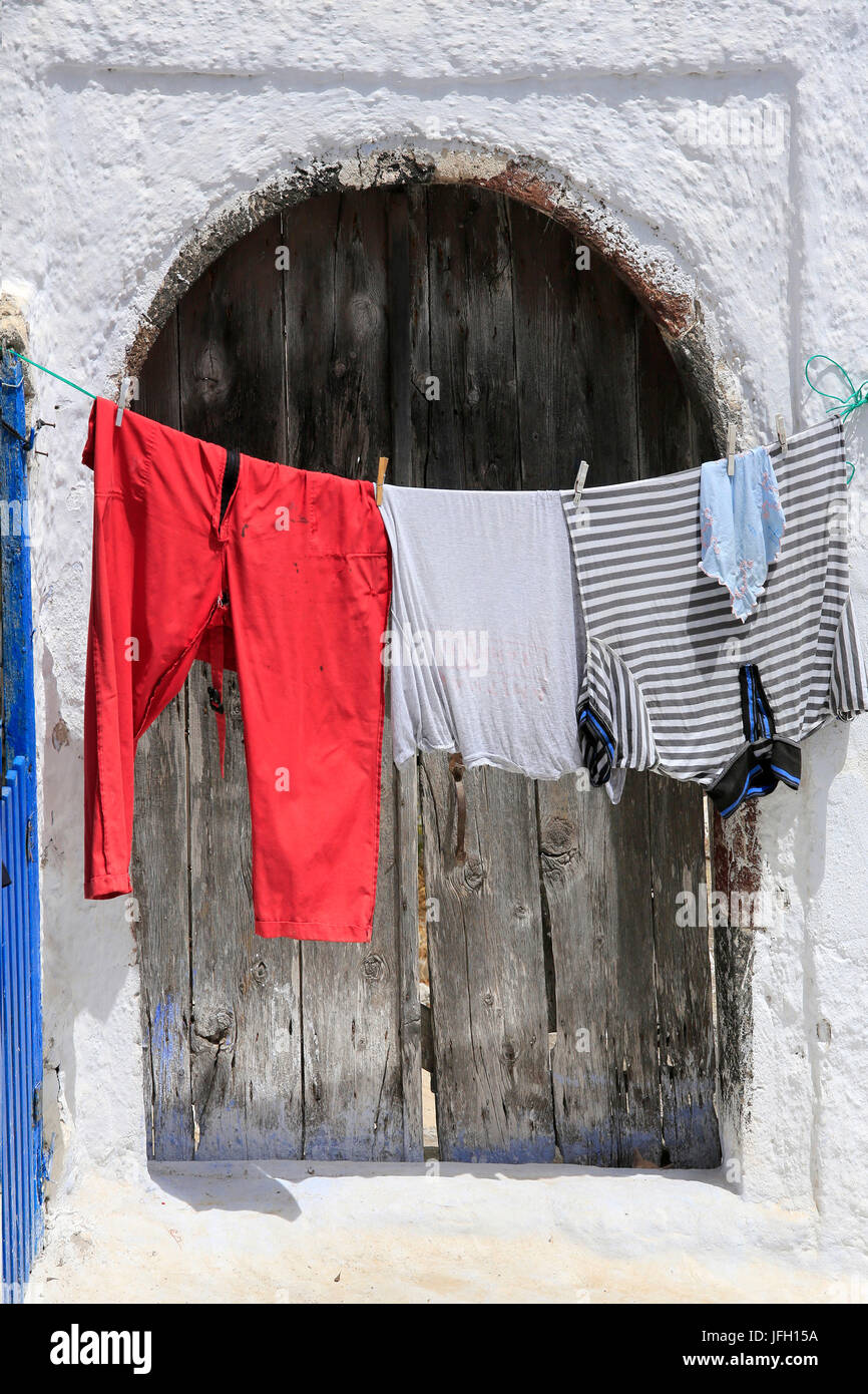 Coloured laundry in front of old Holztüre, Santorin Stock Photo