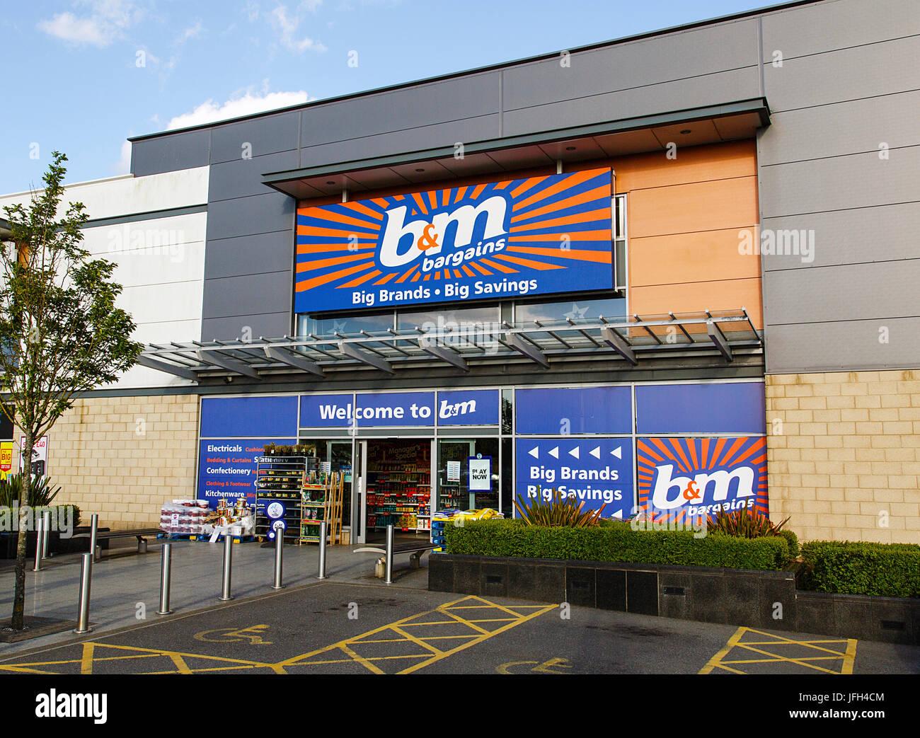 B and m bargains hires stock photography and images Alamy