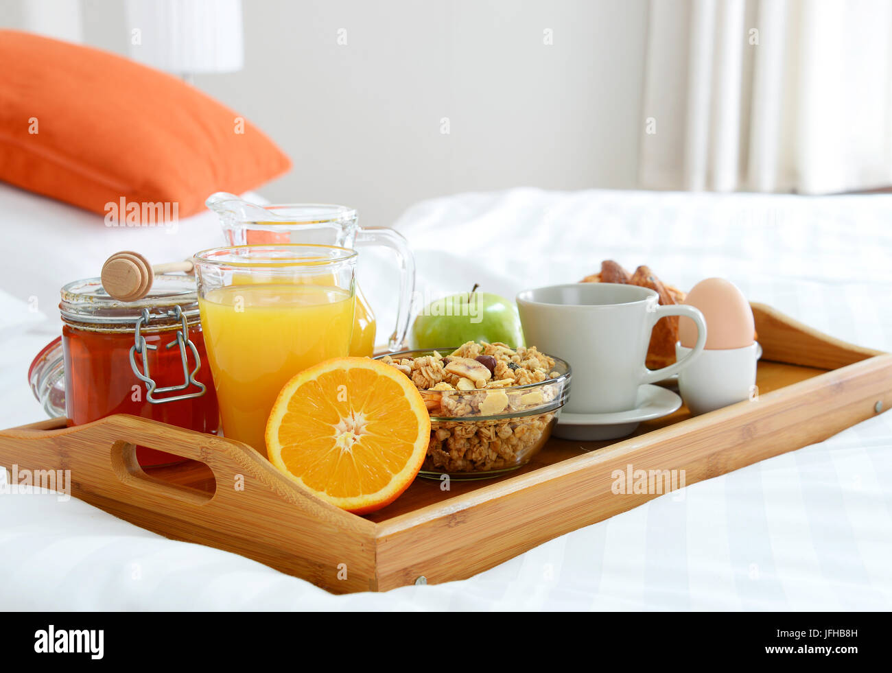 https://c8.alamy.com/comp/JFHB8H/breakfast-in-bed-in-hotel-room-accommodation-JFHB8H.jpg