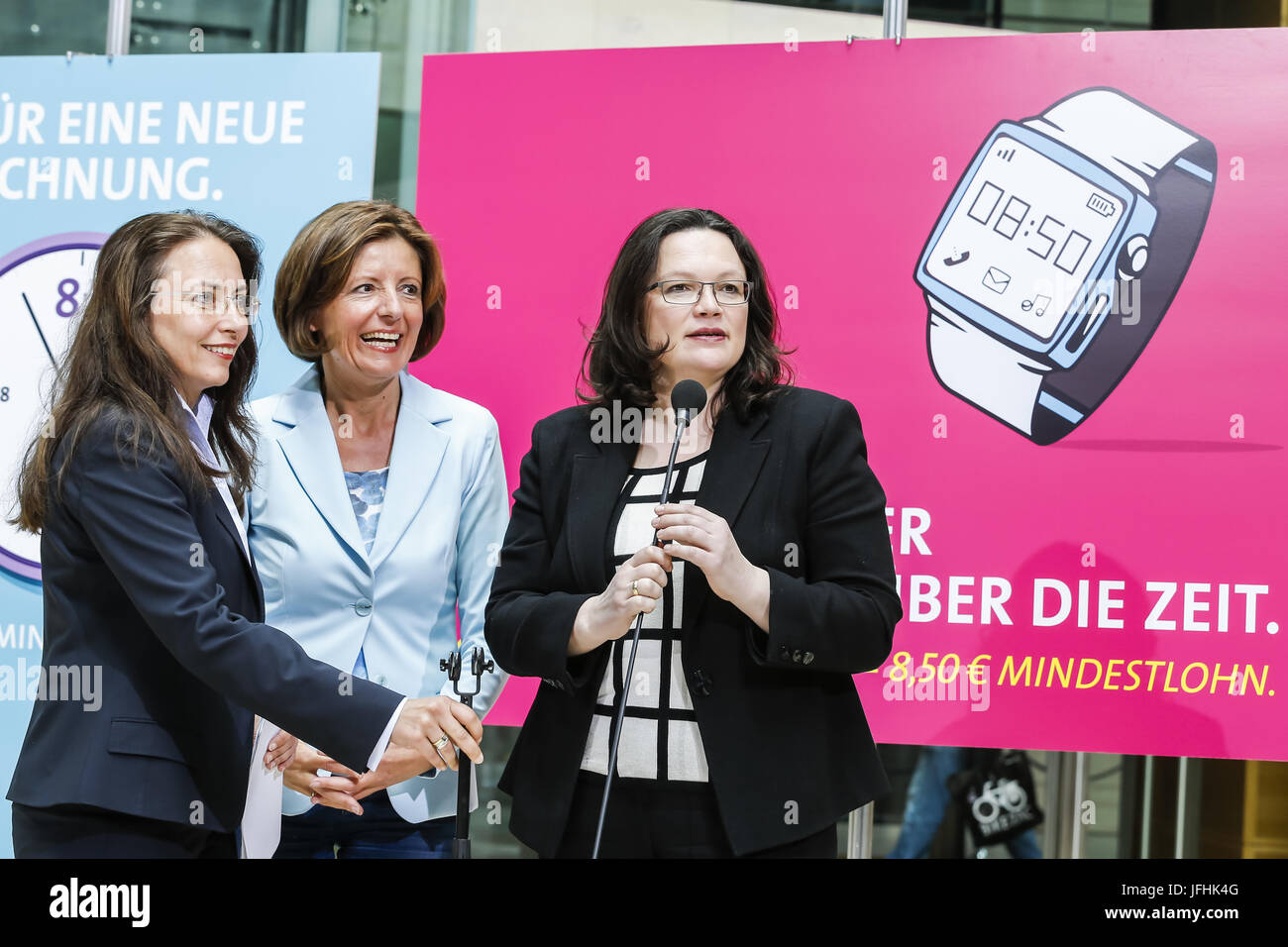 SPD minimum wage poster presentation in Berlin Stock Photo Alamy